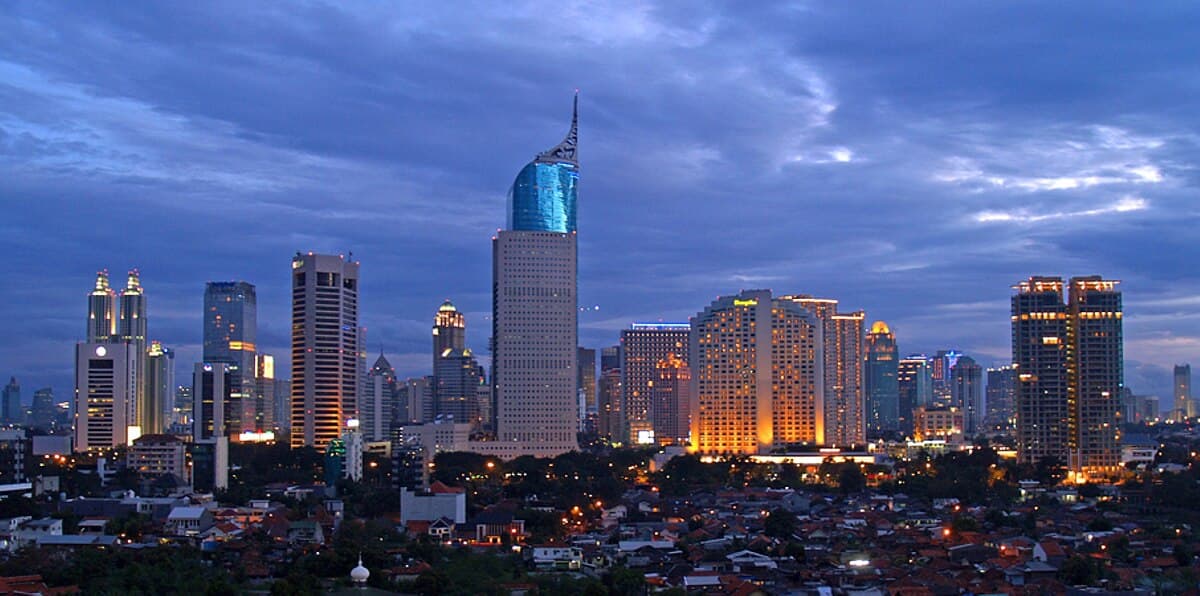 https://cdn.holicay.com/uploads/1760234158341-jakarta-skyline-part-2.jpg