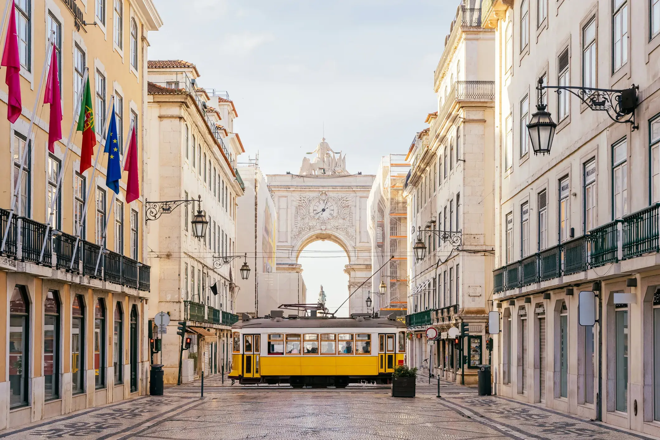https://cdn.holicay.com/uploads/1763399723845-lisbon-get---56466.webp