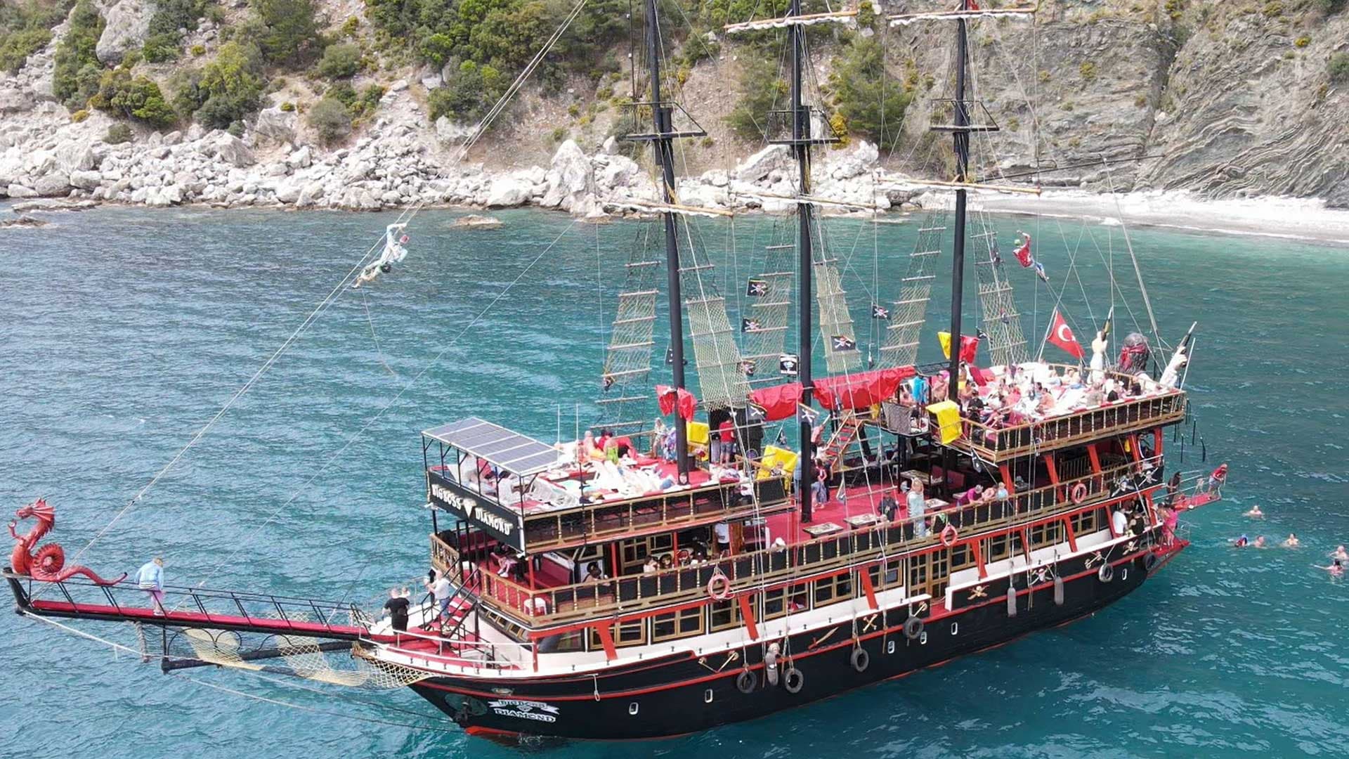 https://cdn.holicay.com/uploads/1766085823963-pirates-bo---1080-1.jpg