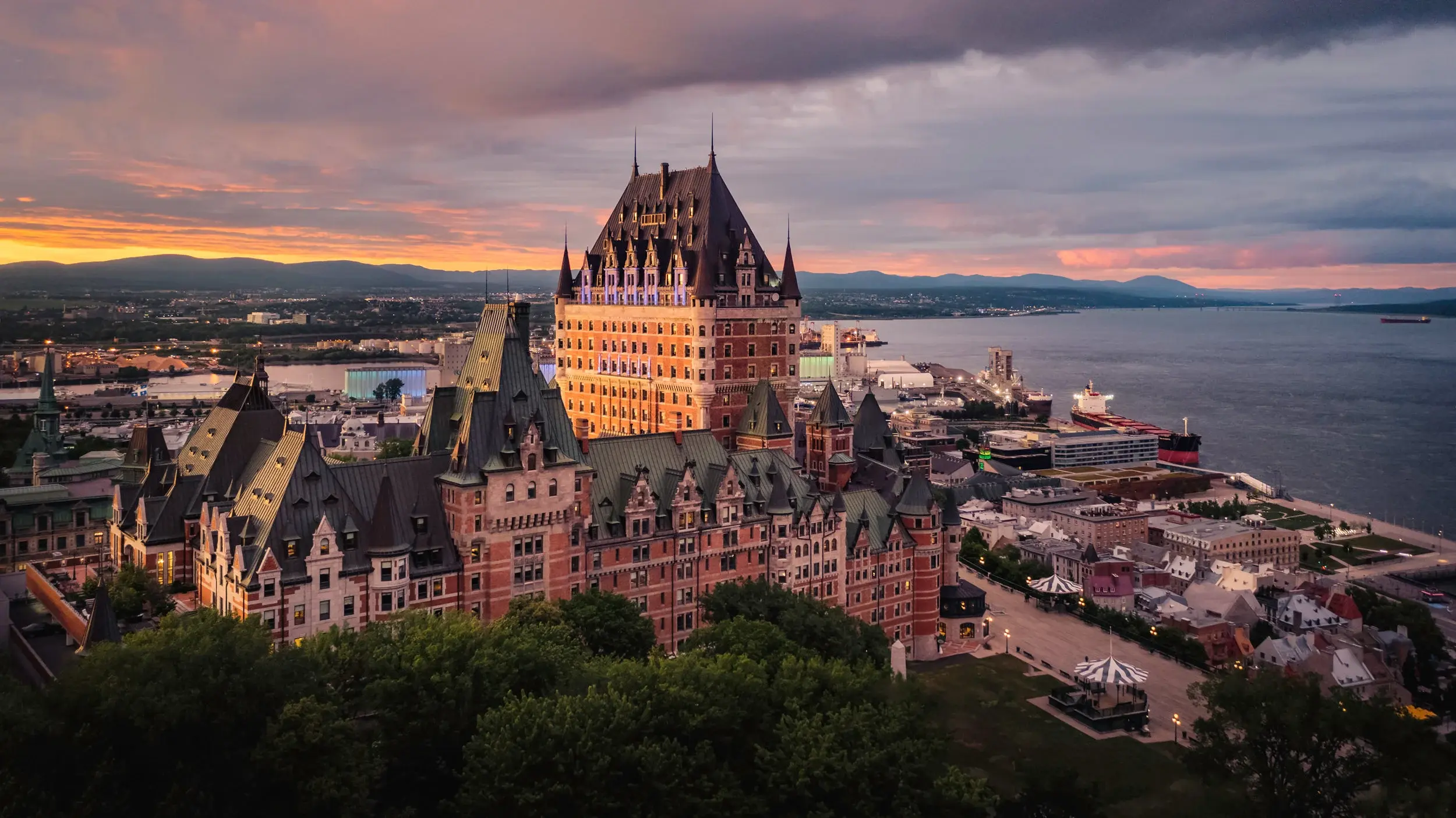 8 days to East of Canada: Toronto -> Montreal -> Quebec qgq4zk