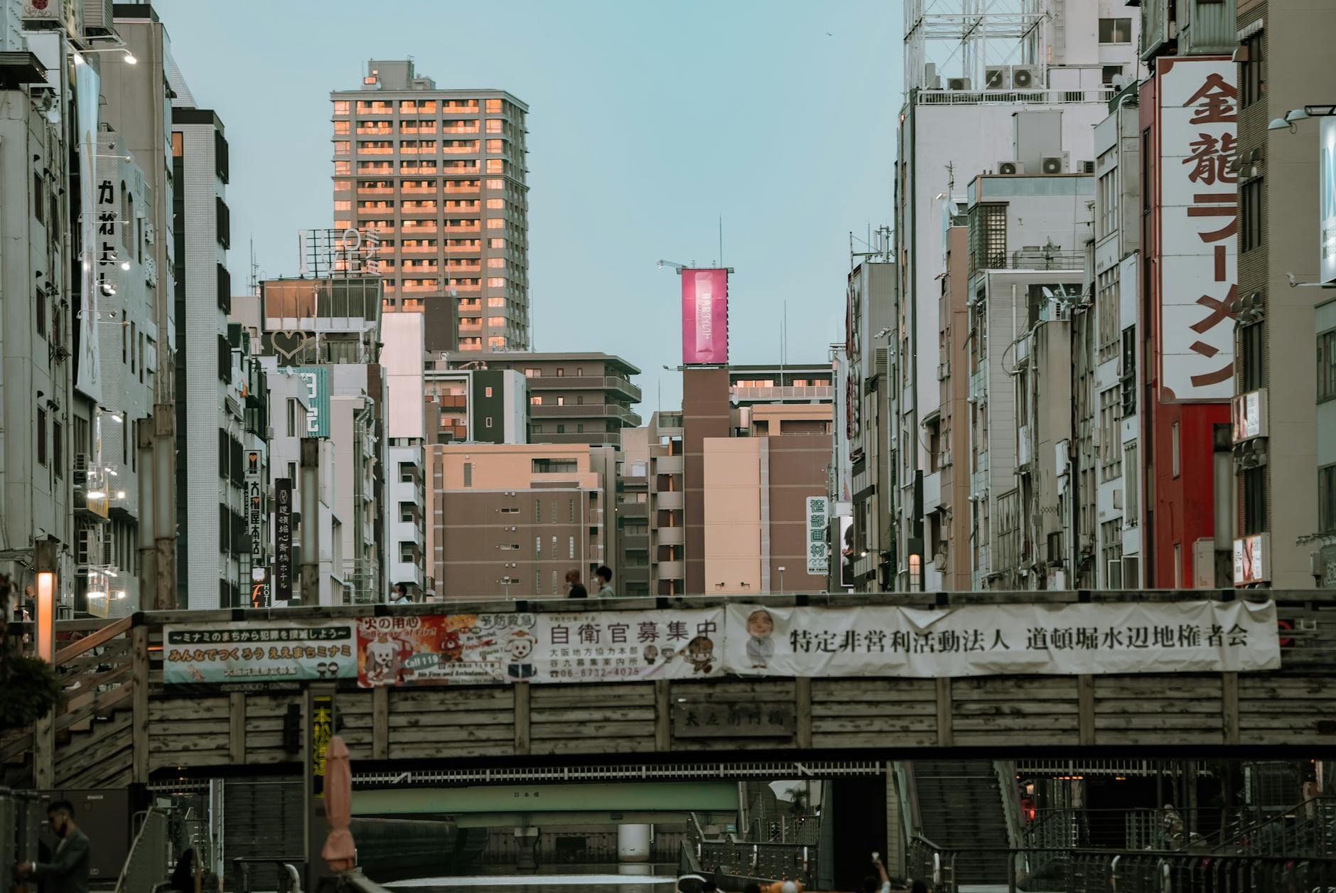 Top Places to Stay in Osaka for Solo Travelers l4h96m