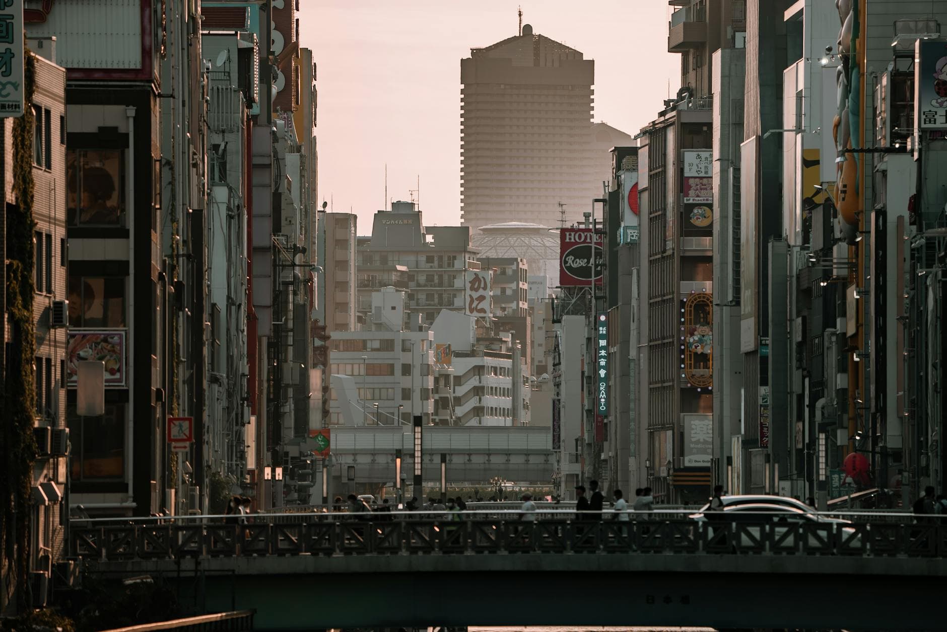 Top Places to Stay in Osaka for Solo Travelers l4h96m