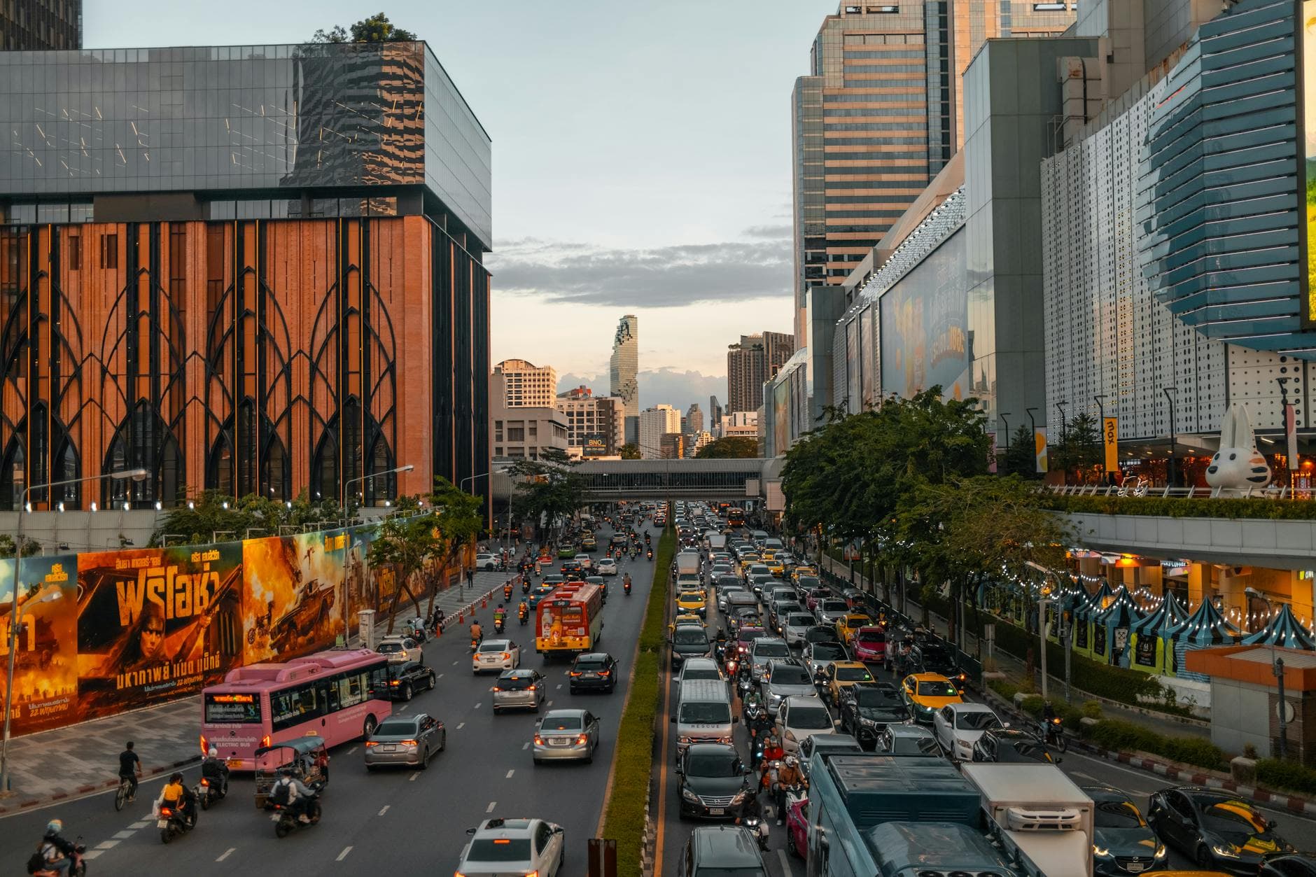 https://cdn.holicay.com/uploads/1778740542327-739ef657-7618-43f3-9ccf-547251d1571b-bangkok-2.jpg