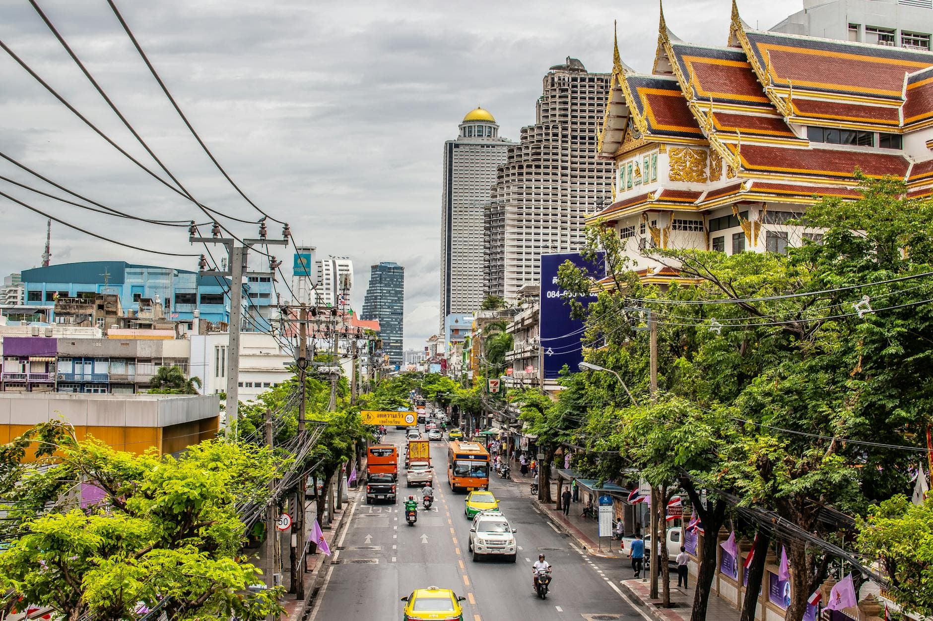https://cdn.holicay.com/uploads/1778740667697-4c298751-442e-4474-9628-13a57e58962d-bangkok-2.jpg