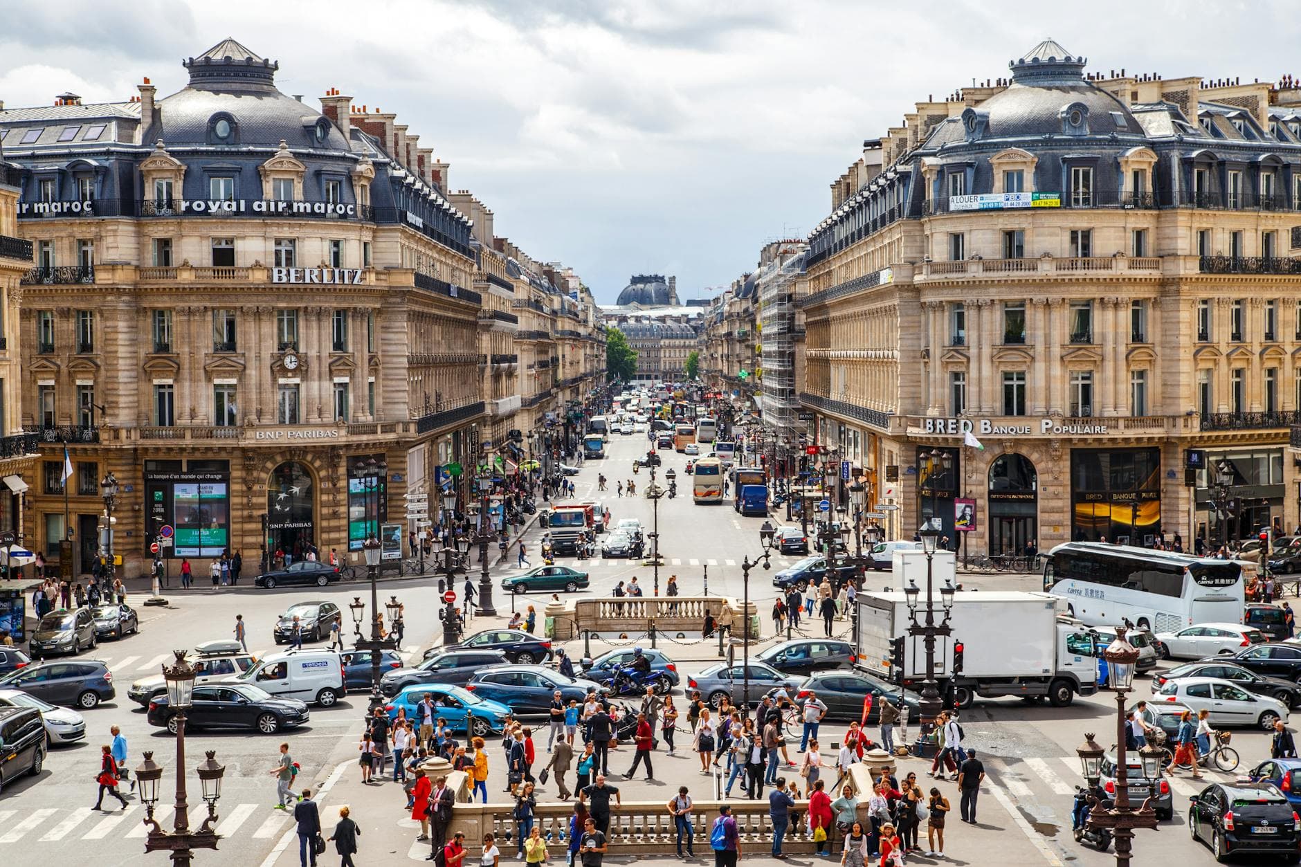 https://cdn.holicay.com/uploads/1778742346913-841ea005-dc4e-42bd-b583-7bac3ea6a20d-paris-3.jpg