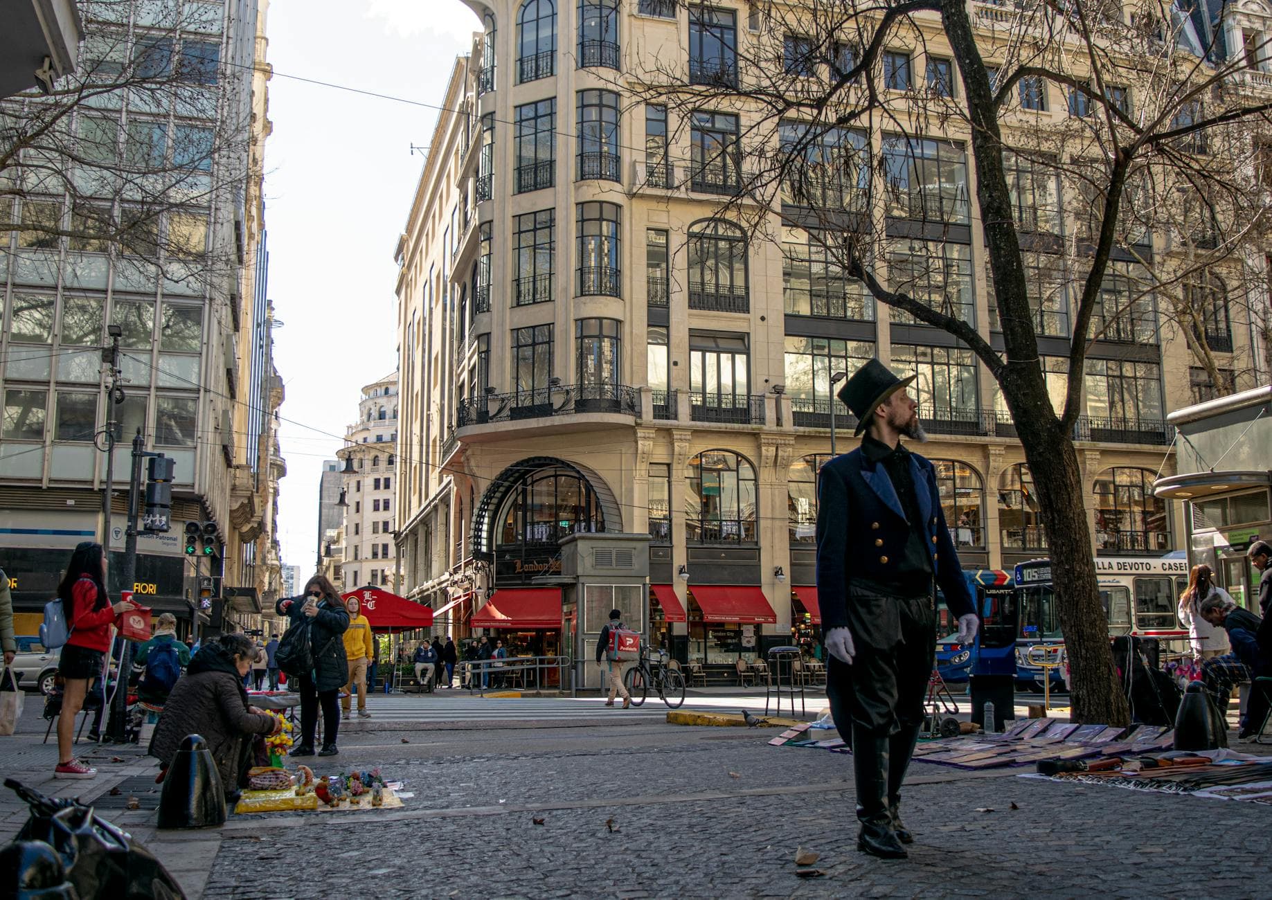 https://cdn.holicay.com/uploads/1779096366280-57f395ca-3618-4027-812a-325782771540-buenos-aires-1.jpg