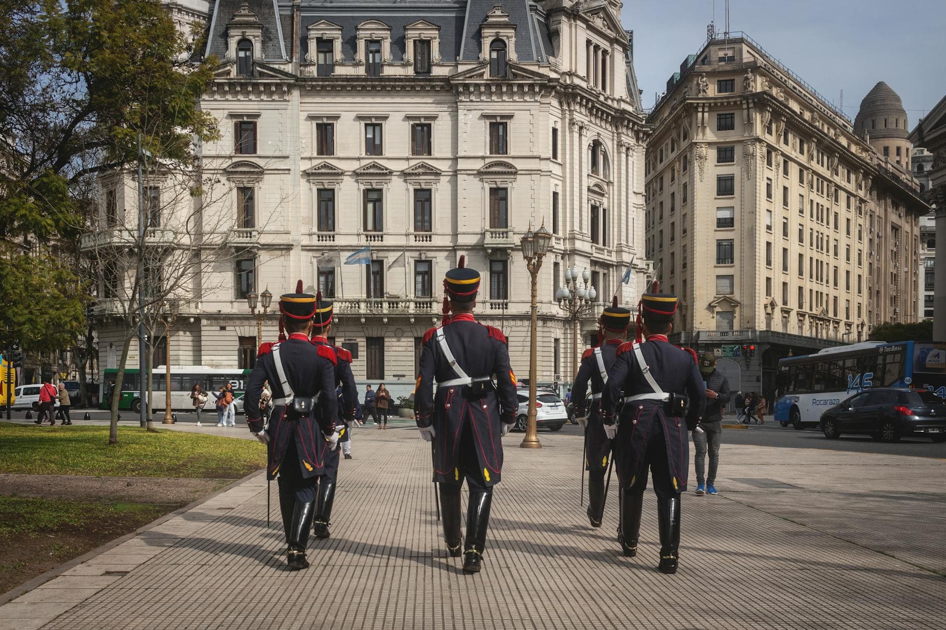 https://cdn.holicay.com/uploads/1779096366288-a85efbcb-8729-48ef-ba4e-973749bec033-buenos-aires-2.jpg