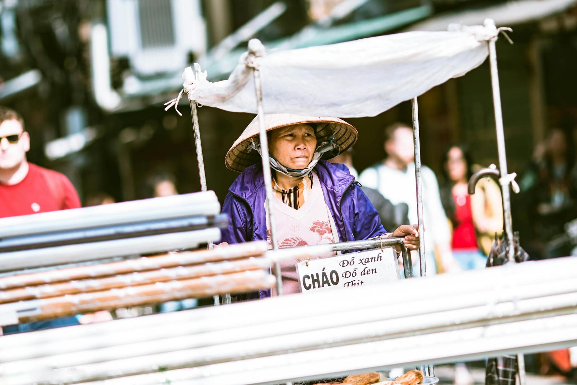 https://cdn.holicay.com/uploads/1779176537803-a1dd9864-92fe-48f1-b180-a7907d2bbdac-hanoi-1.jpg