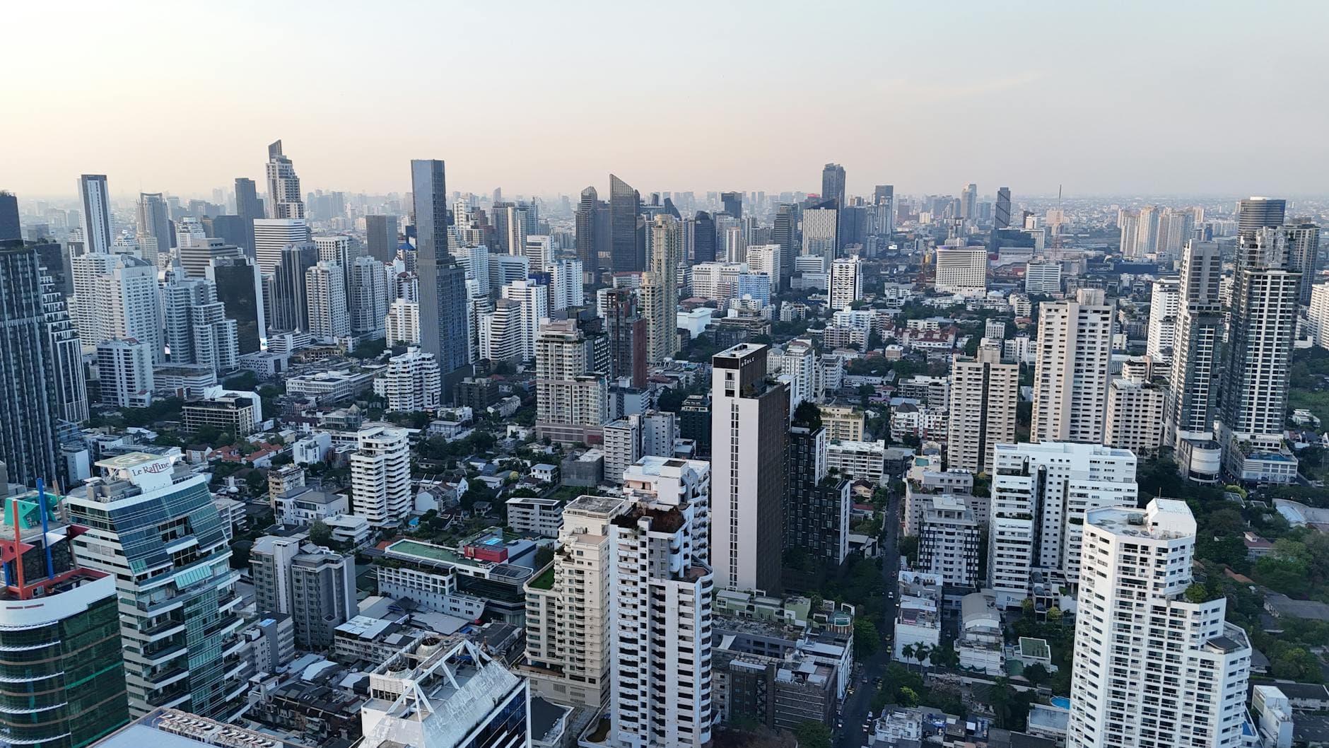 https://cdn.holicay.com/uploads/1779255105593-59beb514-6998-4592-9cbd-adcd367f0cbf-bangkok-1.jpg