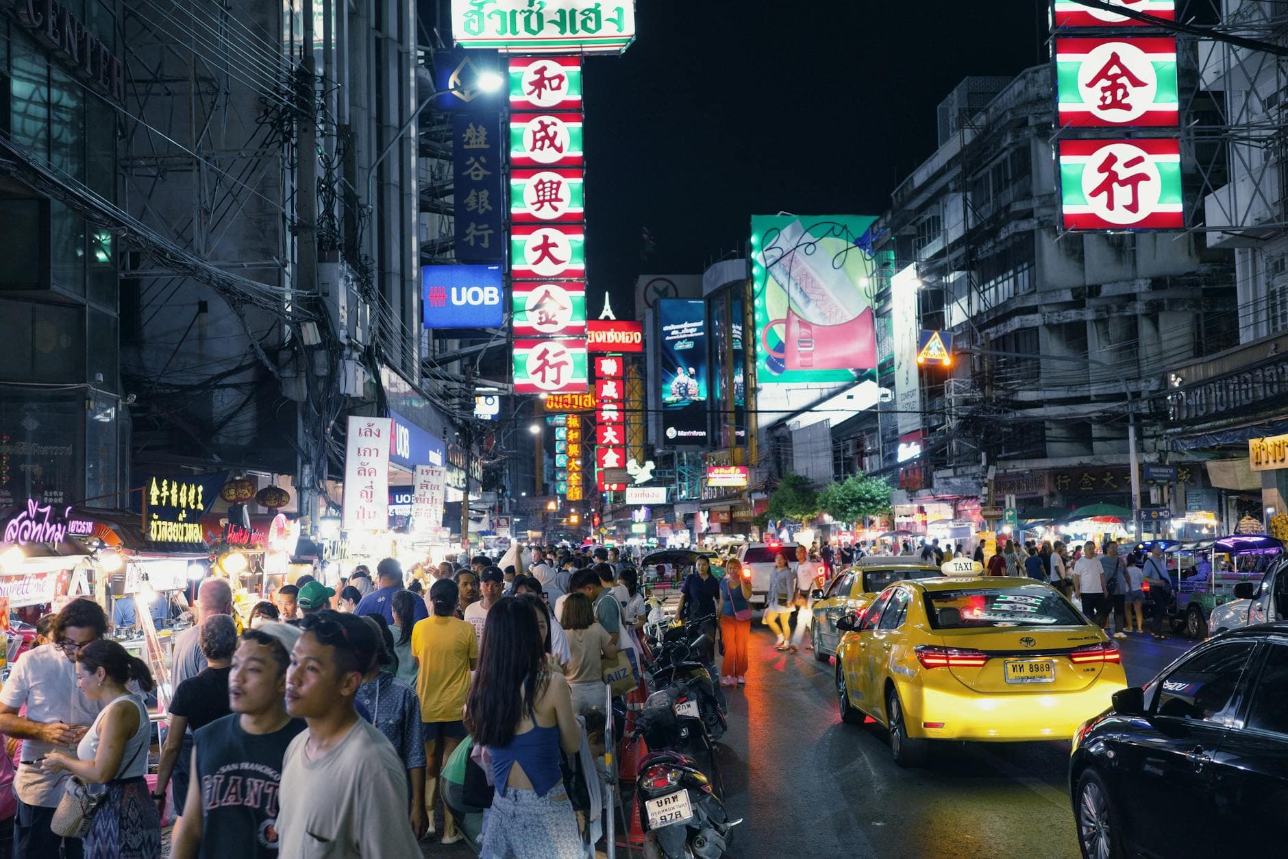 https://cdn.holicay.com/uploads/1779255375340-e7835405-58d1-4f26-9e11-cbf06950f236-bangkok-1.jpg
