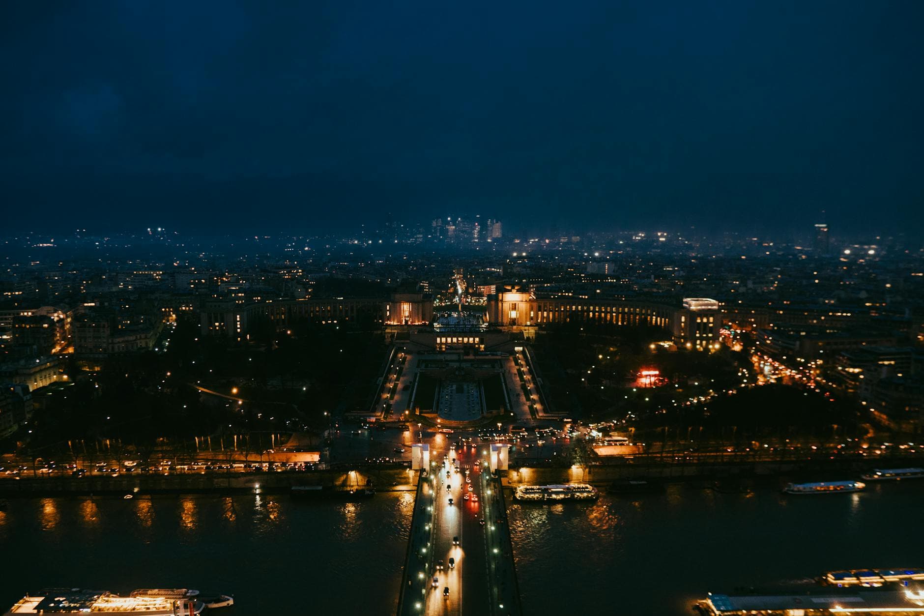 https://cdn.holicay.com/uploads/1779262968251-51729415-0998-433e-96ef-1669f6ed3b3d-paris-2.jpg
