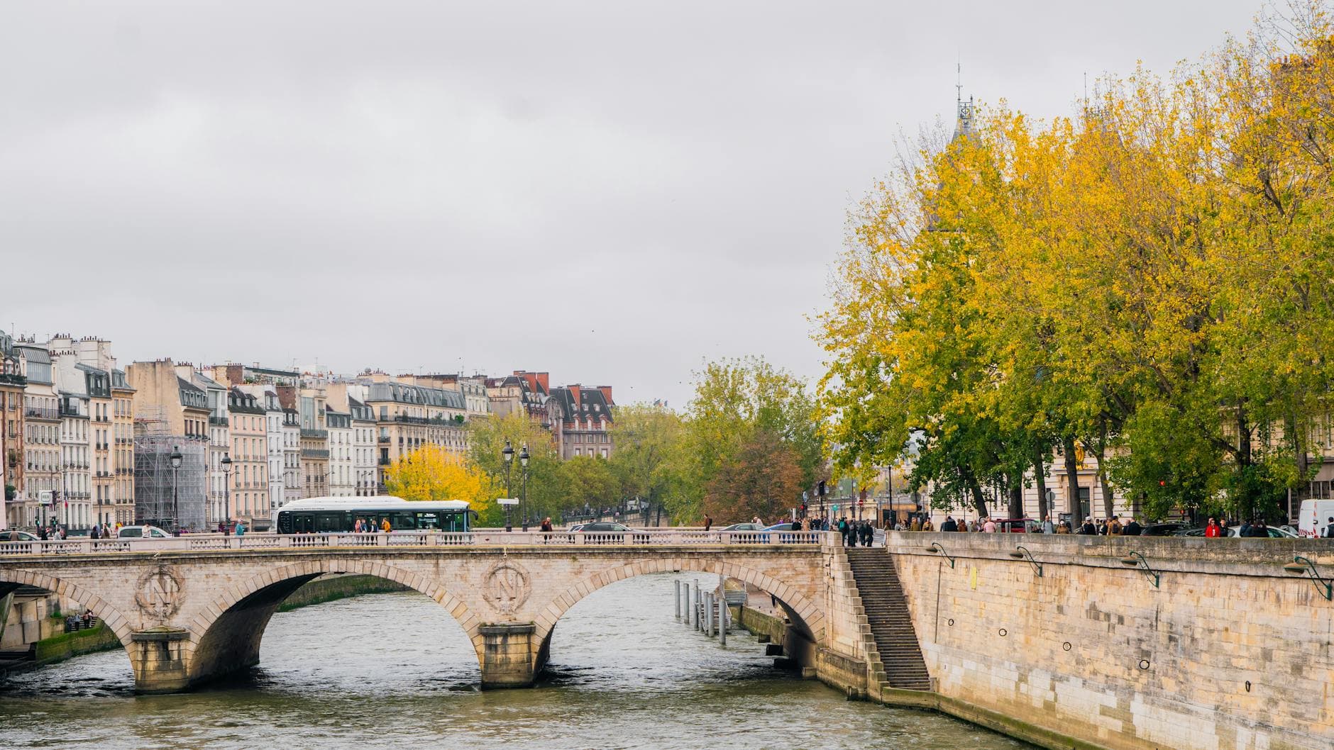 https://cdn.holicay.com/uploads/1779263074892-52b994cd-5da2-44d1-b533-6307b842fd70-paris-3.jpg