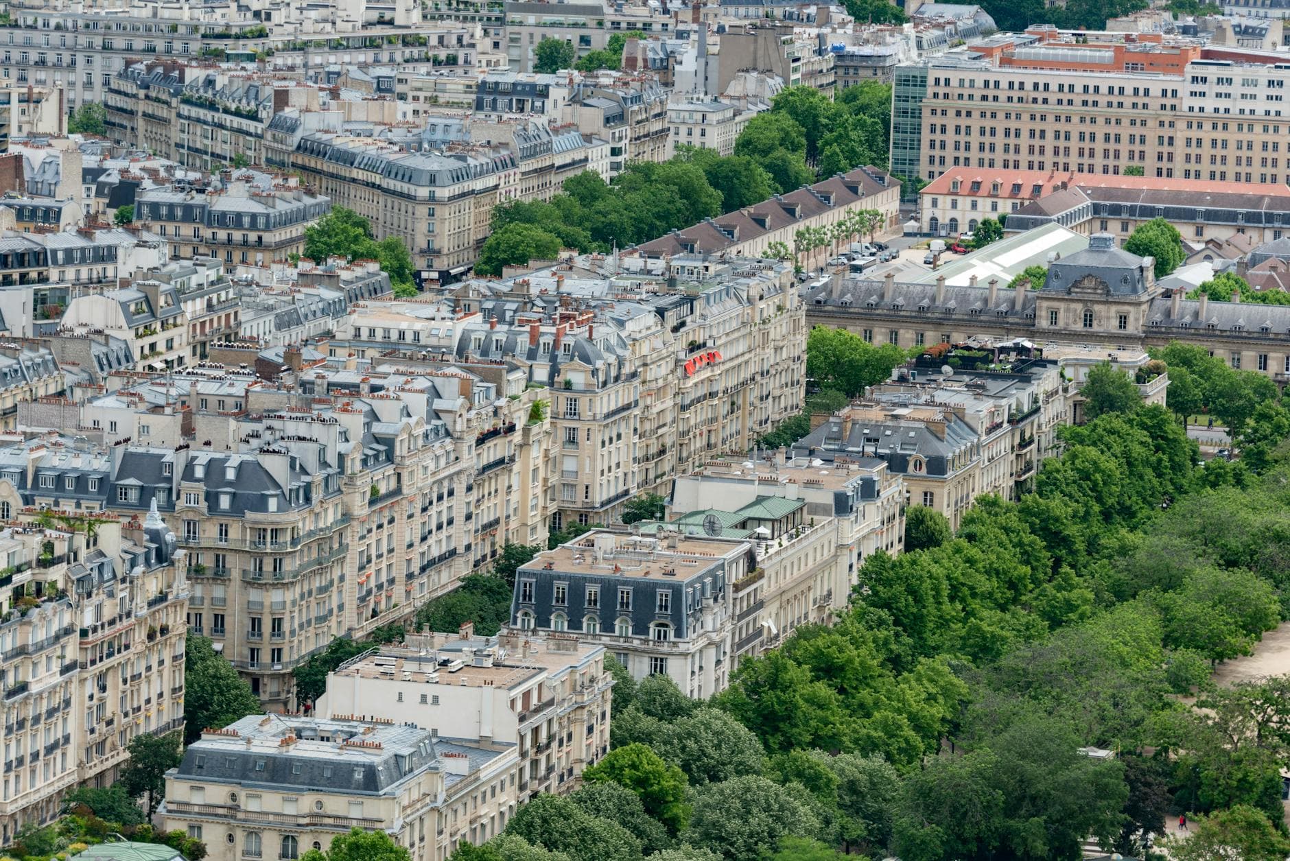 https://cdn.holicay.com/uploads/1779263075187-fed3e8b4-2c28-4435-b25d-25aef6068f6b-paris-2.jpg