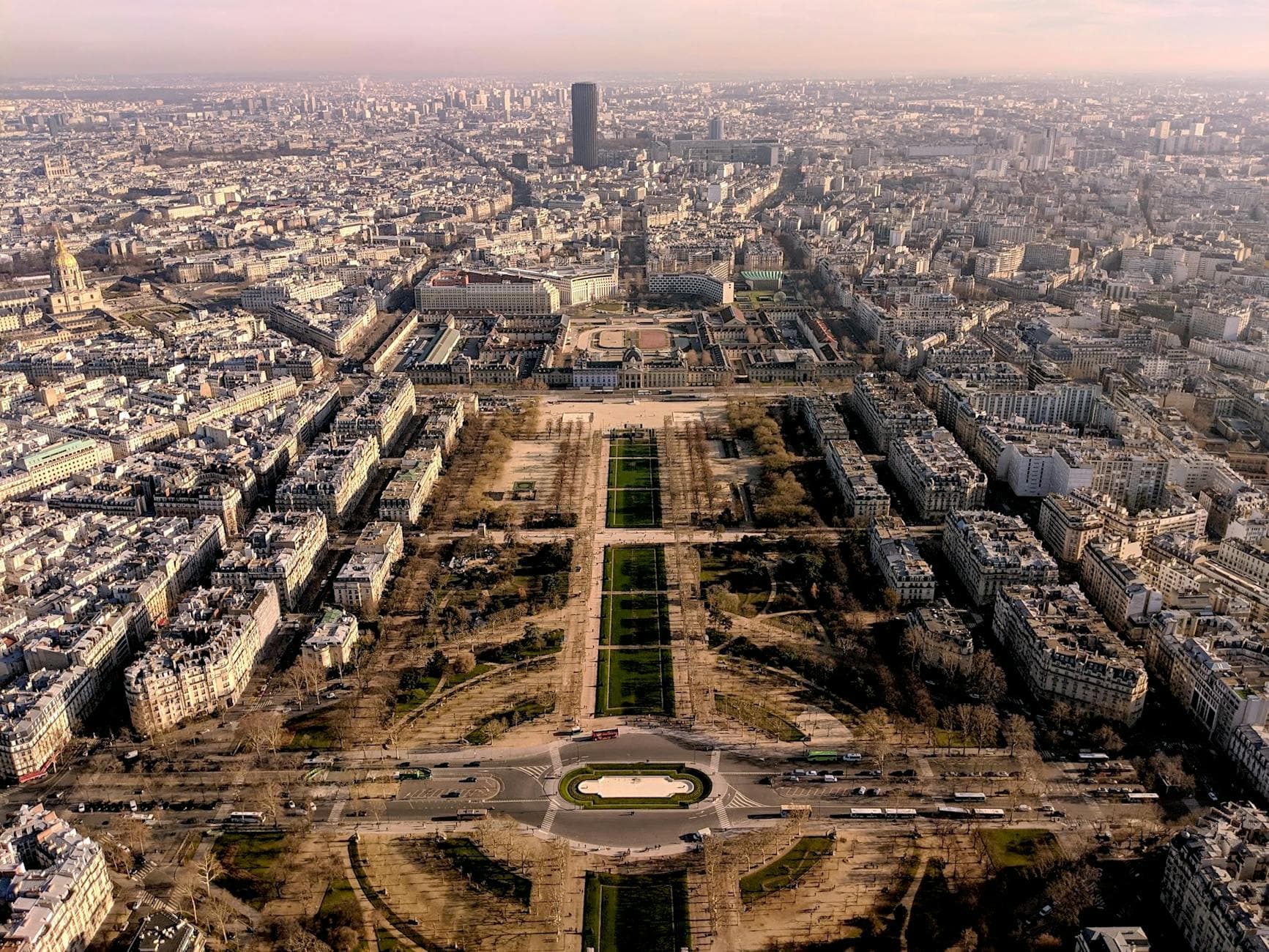 https://cdn.holicay.com/uploads/1779263162305-9e0d1af2-a157-4a08-857b-3891579d87da-paris-1.jpg