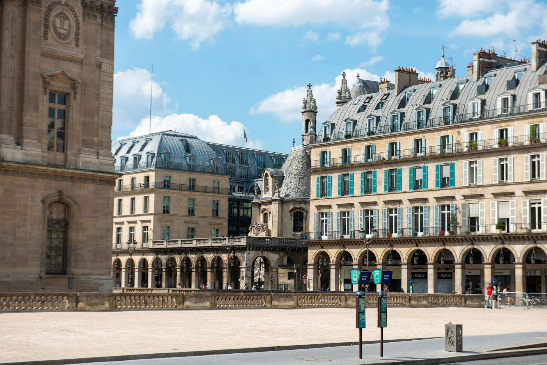 https://cdn.holicay.com/uploads/1779263227354-73655b0c-fd1f-4de9-8392-0bb3d3e13d77-paris-1.jpg