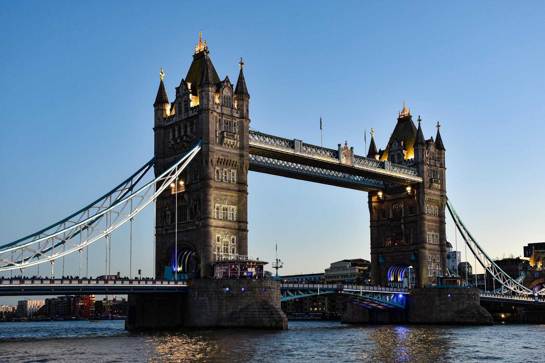 https://cdn.holicay.com/uploads/1779268068532-cde676c9-267f-4ec7-b83e-50086566eb19-london-1.jpg