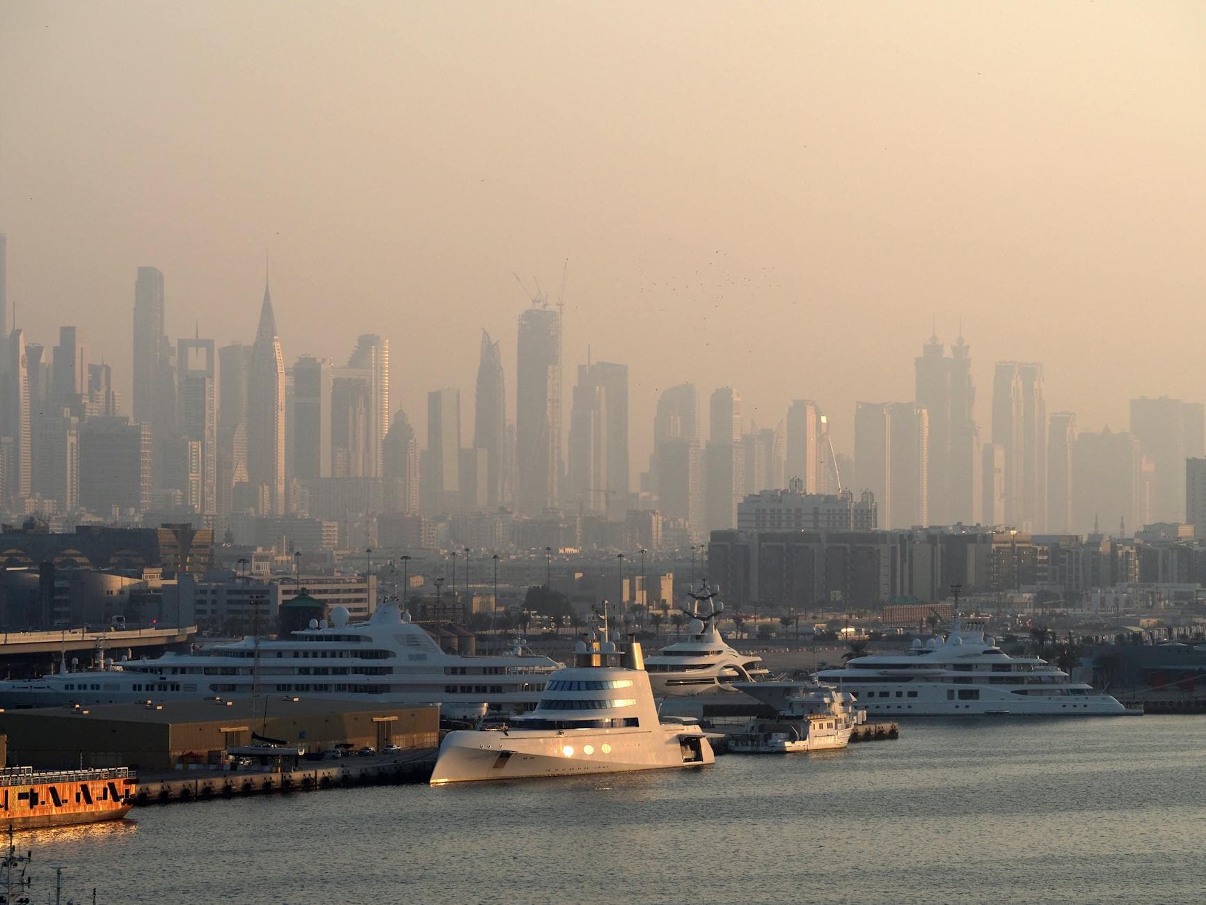 https://cdn.holicay.com/uploads/1779271575661-bf563453-faec-4ce9-a6d7-c951366ee03f-dubai-3.jpg