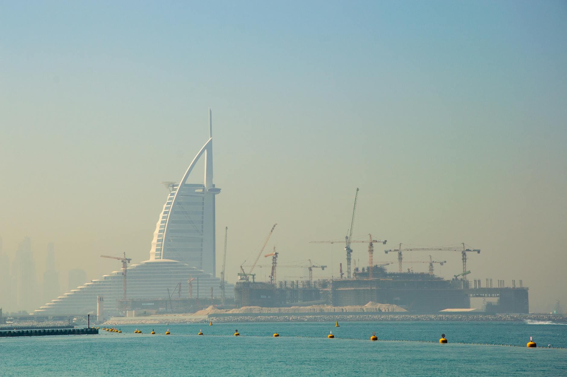 https://cdn.holicay.com/uploads/1779271767562-88ace785-5638-421e-b350-351488a5fe00-dubai-1.jpg