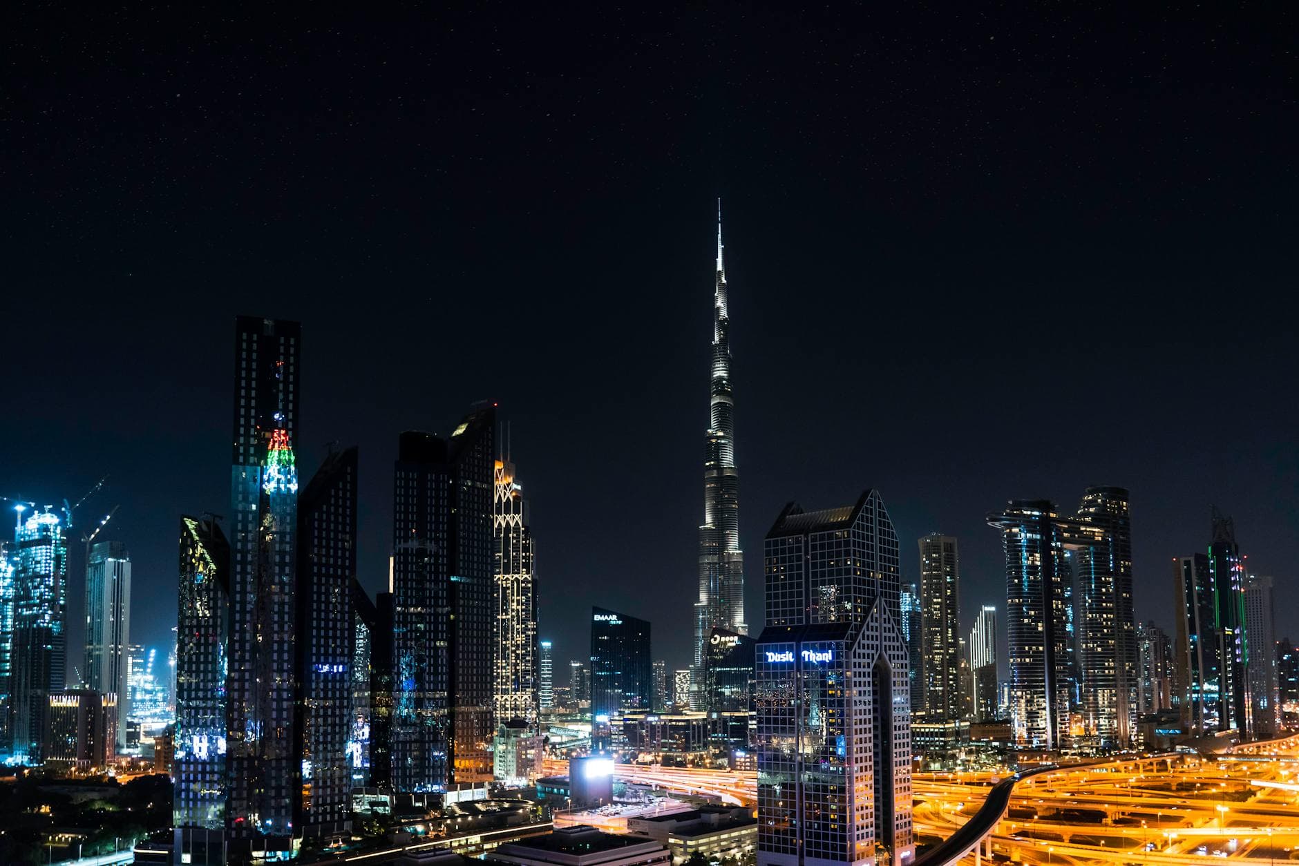 https://cdn.holicay.com/uploads/1779271935307-64ab97da-d019-484b-89af-ed4797b86d4d-dubai-3.jpg
