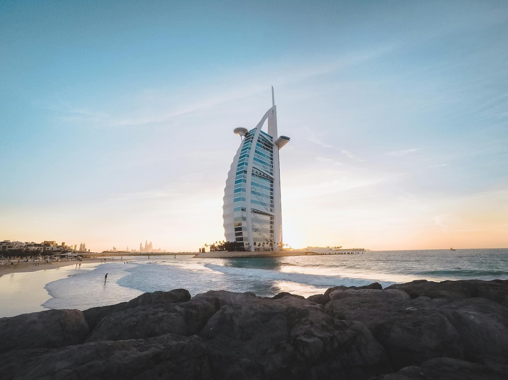 https://cdn.holicay.com/uploads/1779272447437-0f04dac3-69ff-47ef-b718-d2167274cf39-dubai-1.jpg