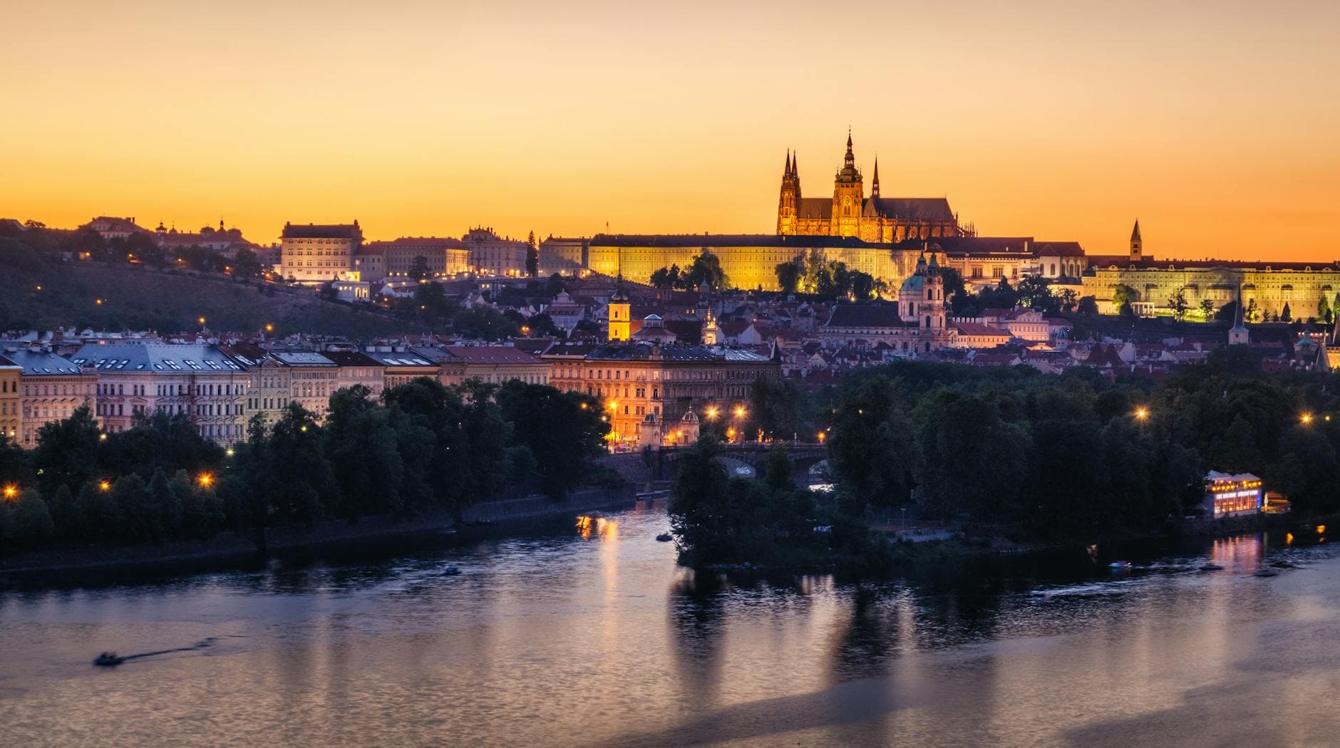 Top 20 Things to Do in Prague for Honeymoon 1j63o8
