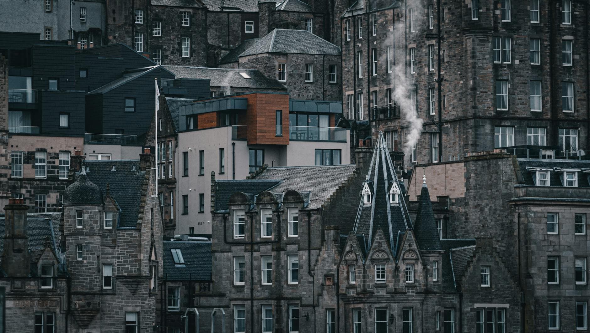 https://cdn.holicay.com/uploads/1779356473500-56a23b87-9f86-4be3-aa44-76a0dea3495e-edinburgh-2.jpg