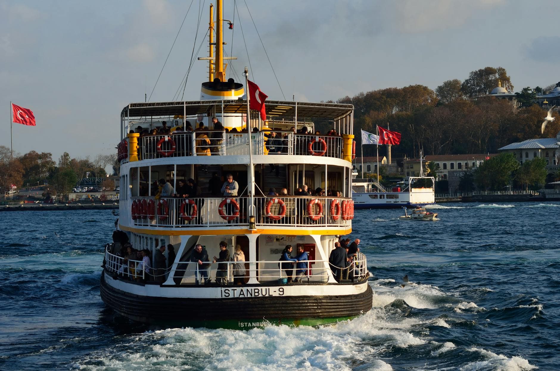 https://cdn.holicay.com/uploads/1779359074929-d9803a0f-d0af-4f2f-9164-6baf1e512570-istanbul-2.jpg