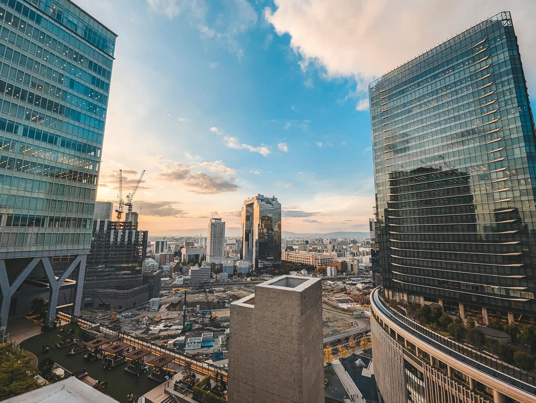 https://cdn.holicay.com/uploads/1779700861064-a9e7917e-bee4-4c80-b677-cf1619c92233-osaka-2.jpg
