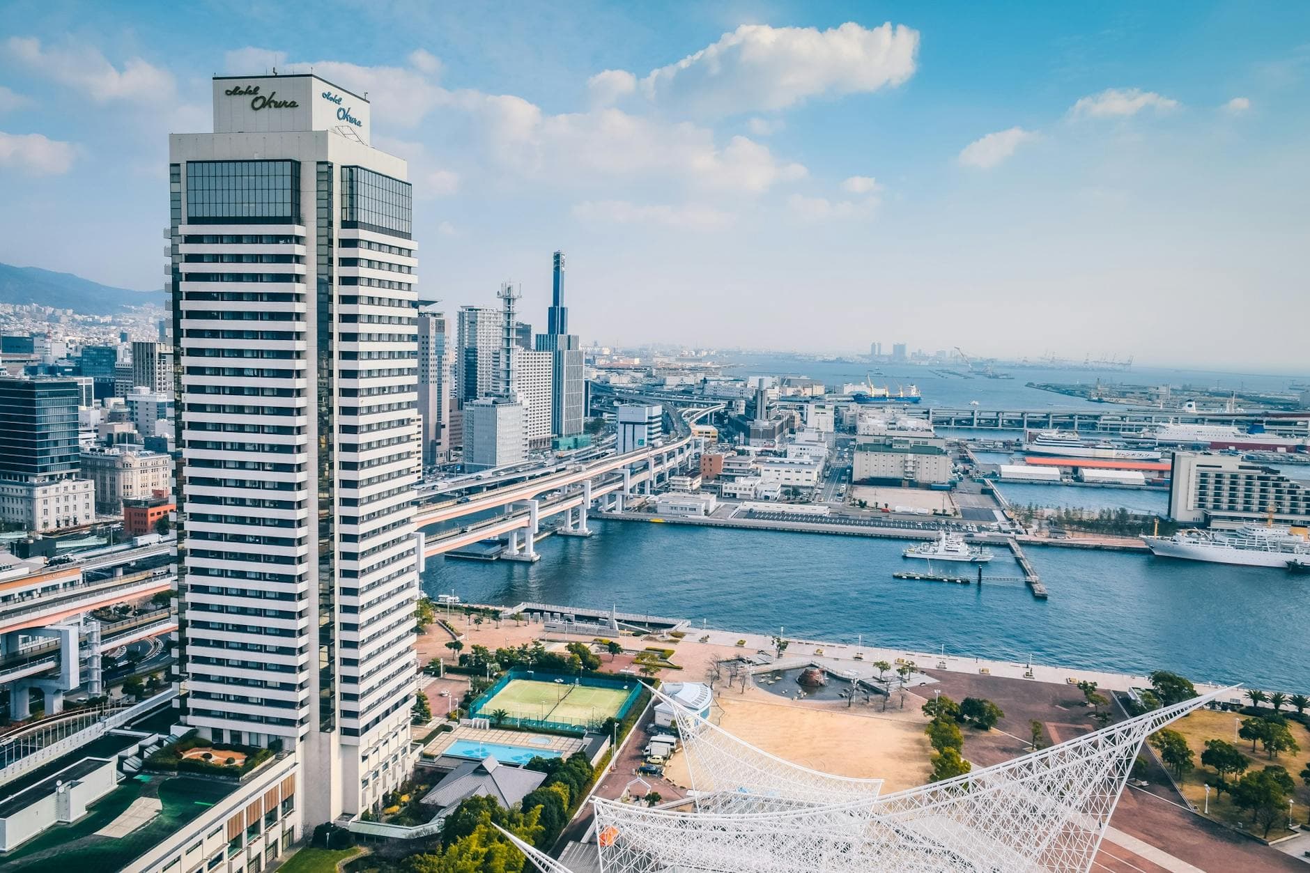 https://cdn.holicay.com/uploads/1779701070980-84e2885c-5b96-4829-b00f-5536da2ac9a8-osaka-3.jpg