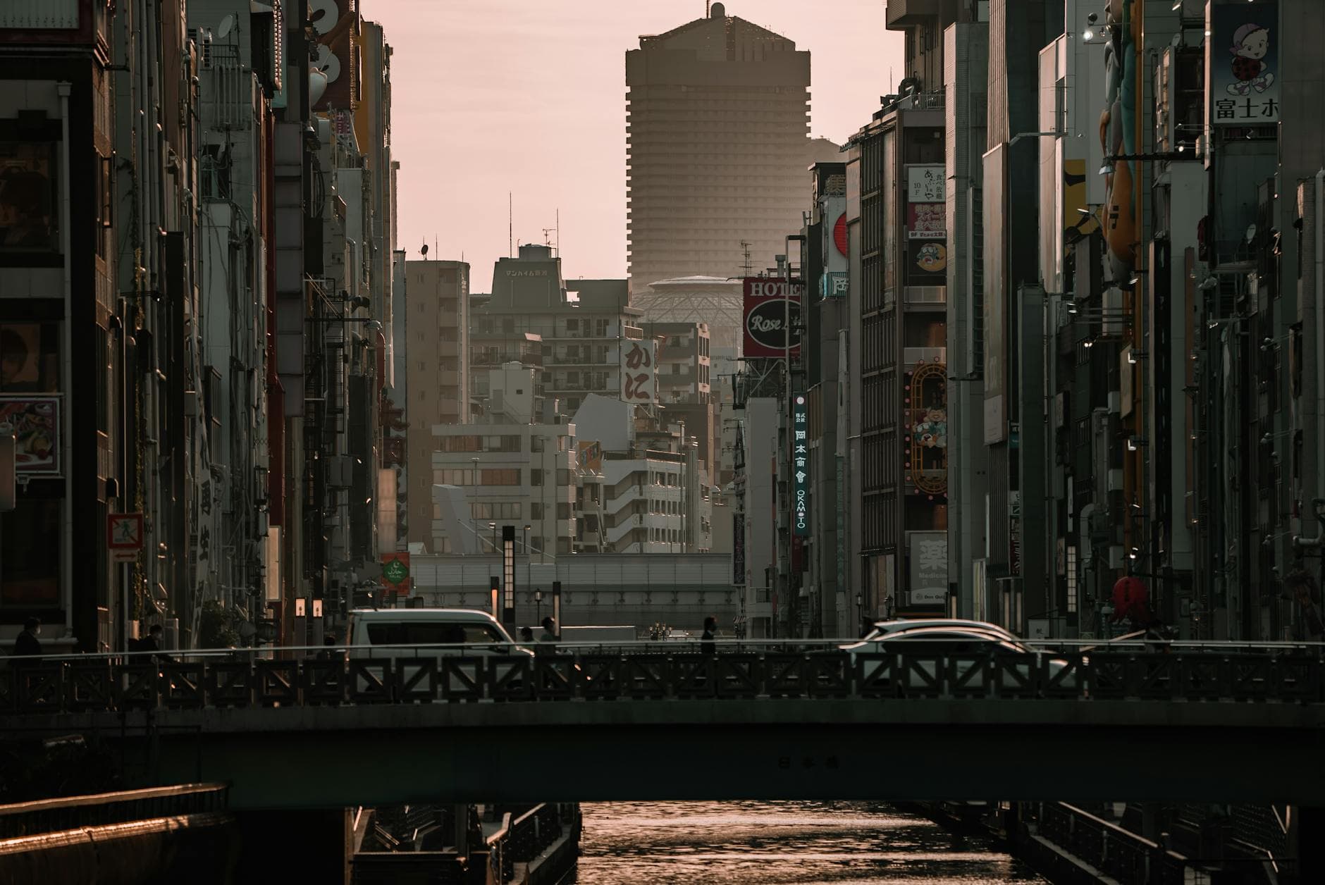 https://cdn.holicay.com/uploads/1779701597640-59f84577-8e7f-4aa3-8748-de5a01bcc881-osaka-3.jpg