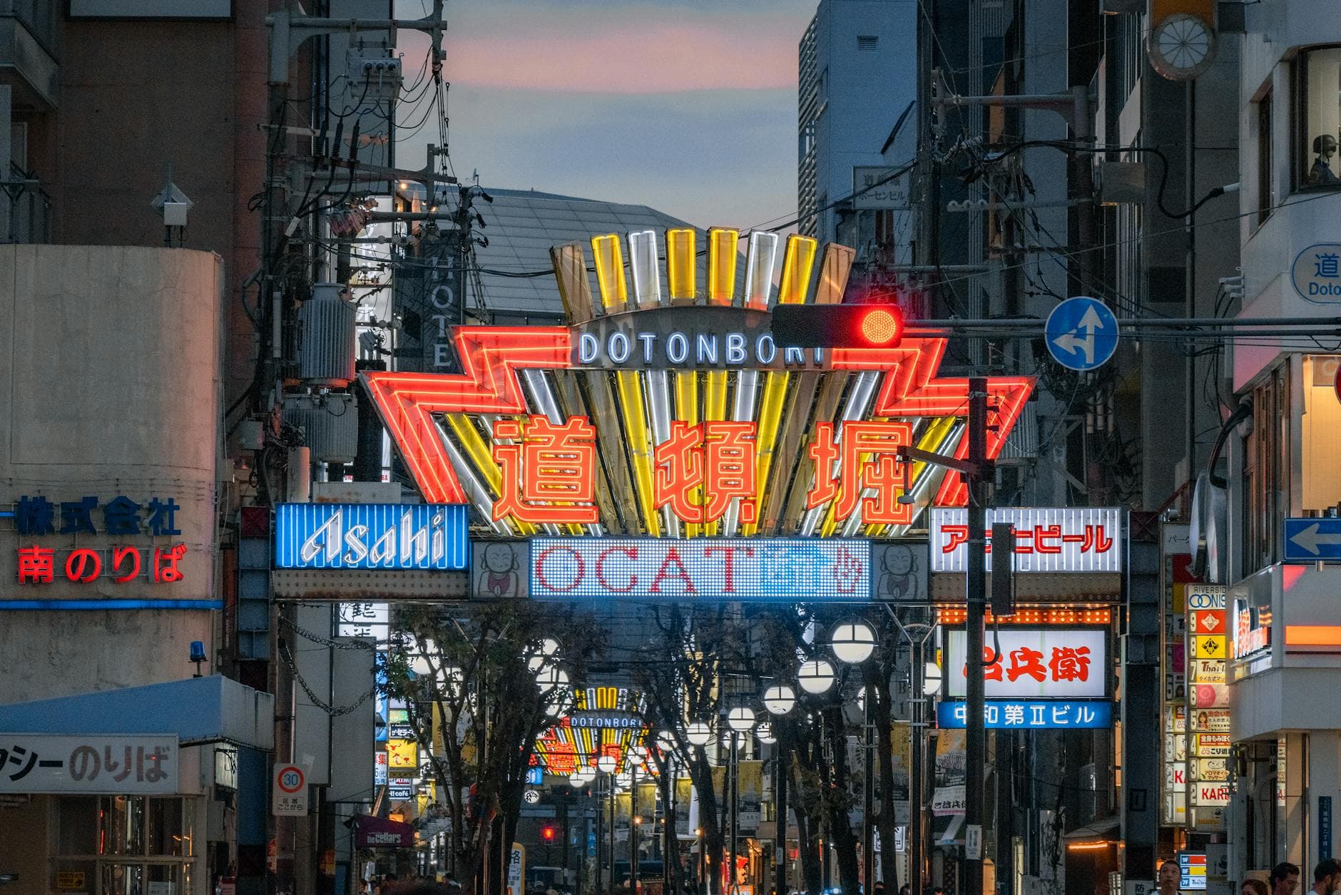 https://cdn.holicay.com/uploads/1779702344968-281bed01-140a-464d-8949-0095ec1b85c6-osaka-3.jpg