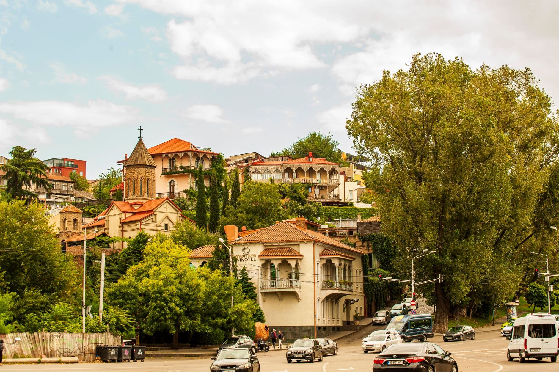 https://cdn.holicay.com/uploads/1779945280923-90de7a97-646e-4c57-99cb-415126af1576-tbilisi-2.jpg