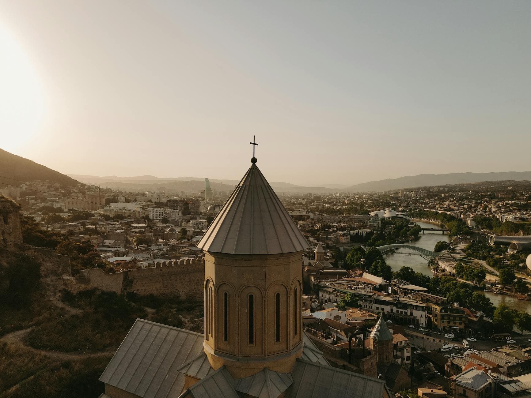 https://cdn.holicay.com/uploads/1779945588215-d73da702-1a8c-4a5c-89f7-f51e5cf237d1-tbilisi-1.jpg