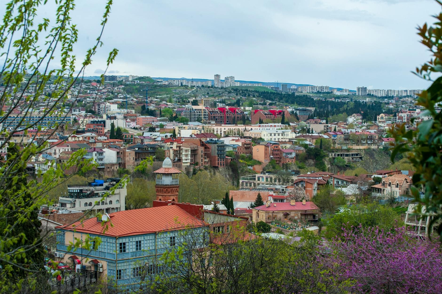 https://cdn.holicay.com/uploads/1779945588499-49e33457-bce5-40d1-a6ca-ee65b8aa60b6-tbilisi-2.jpg