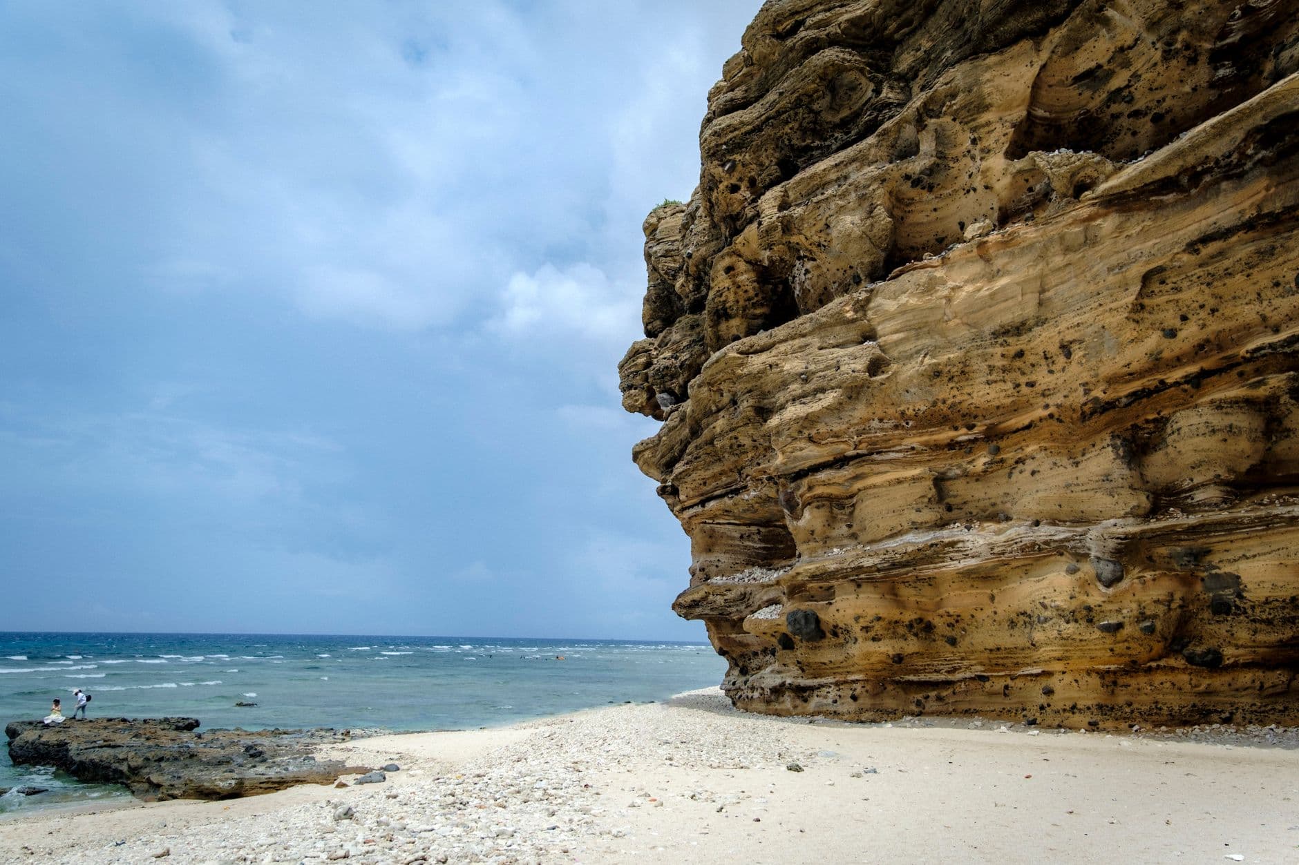 https://cdn.holicay.com/uploads/1781236880832-76b01917-987c-461c-aff0-e8e189350226-okinawa-2.jpg