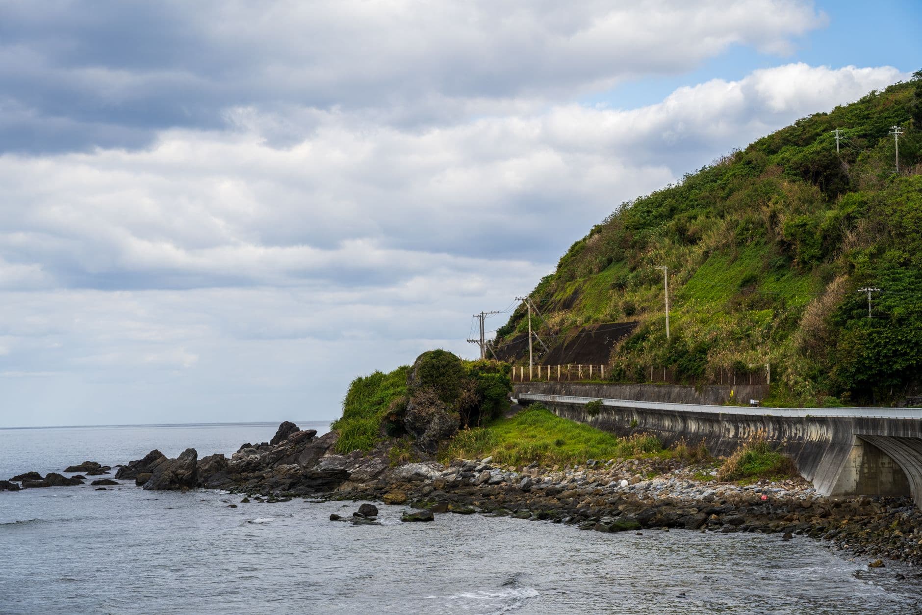 https://cdn.holicay.com/uploads/1781237075213-6dc3376d-c802-4fcf-8910-cfd50ee21d85-okinawa-2.jpg