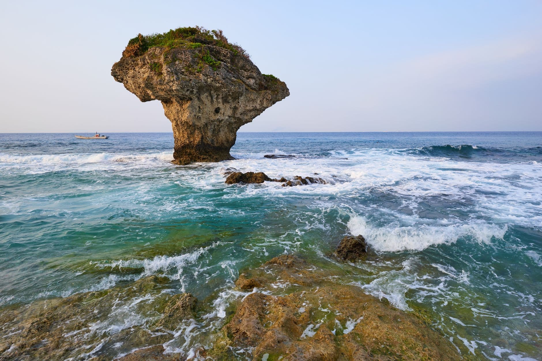 https://cdn.holicay.com/uploads/1781237898507-4b4d0c0a-b7a0-40c1-9577-24deb34f2046-okinawa-2.jpg