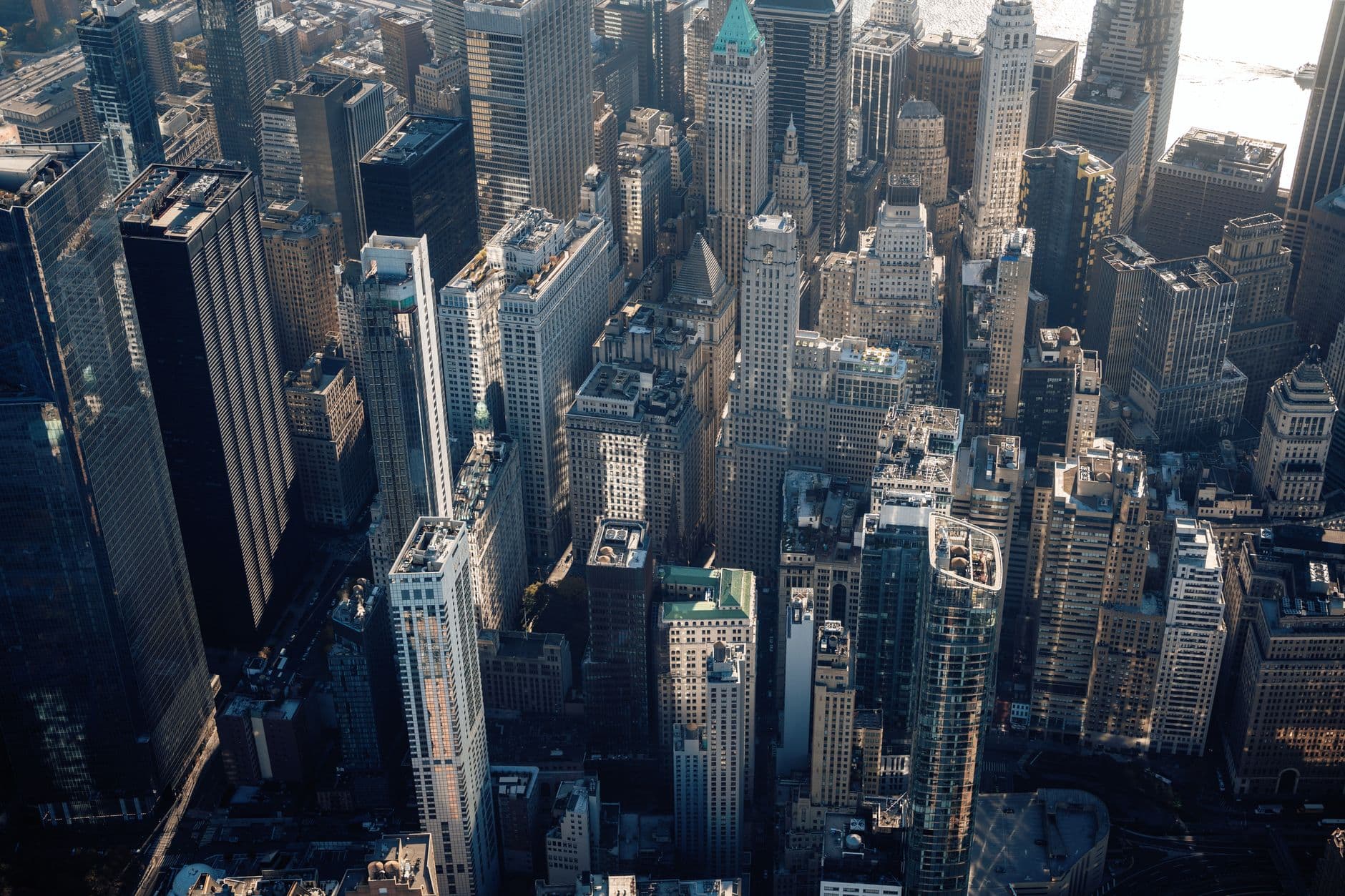 https://cdn.holicay.com/uploads/1782104710579-21242c5e-8286-4189-baf0-ff6fd6899626-new-york-city-1.jpg