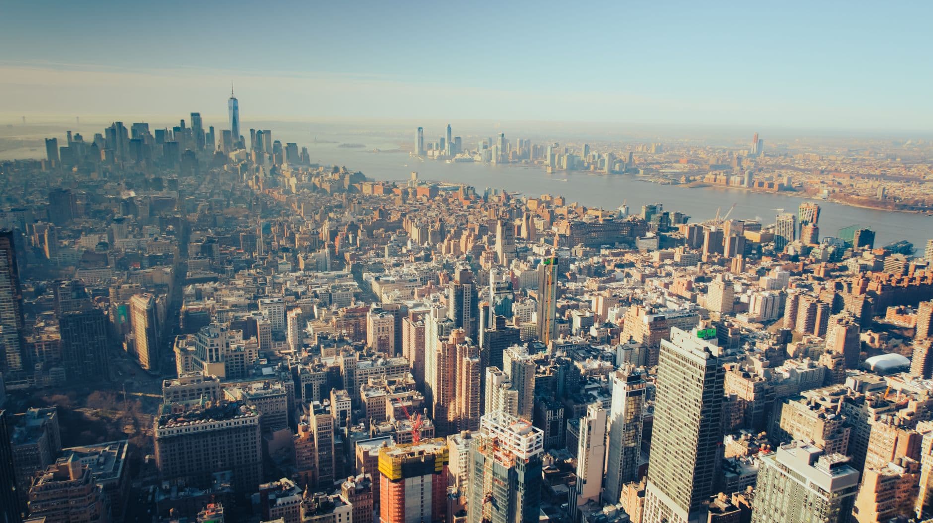 https://cdn.holicay.com/uploads/1782104823601-58deb4d8-46c1-4baf-80ca-466119d82a27-new-york-city-3.jpg