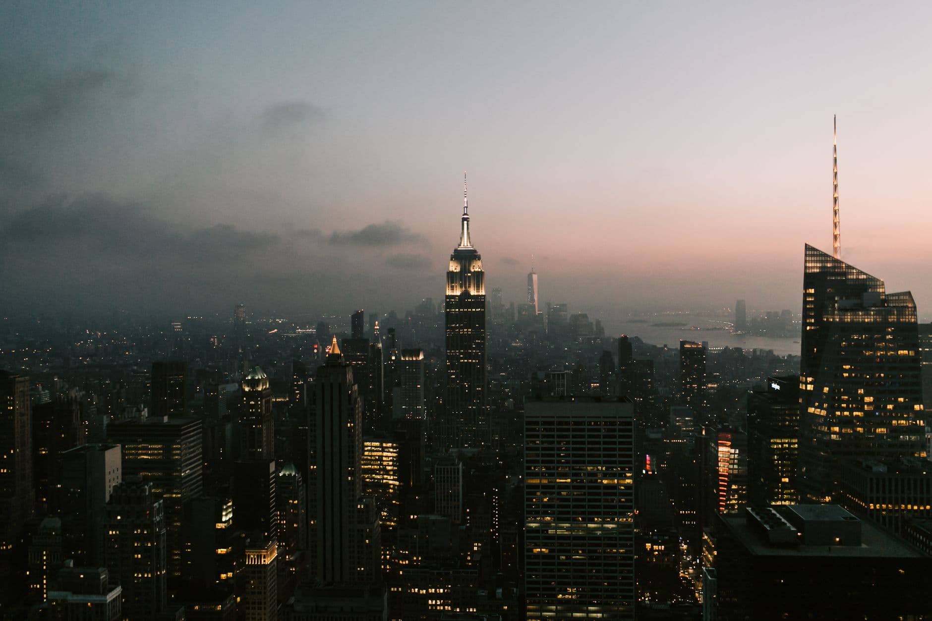 https://cdn.holicay.com/uploads/1782106891693-206f16b2-557b-4e4b-84dc-1dcc3a586710-new-york-city-3.jpg
