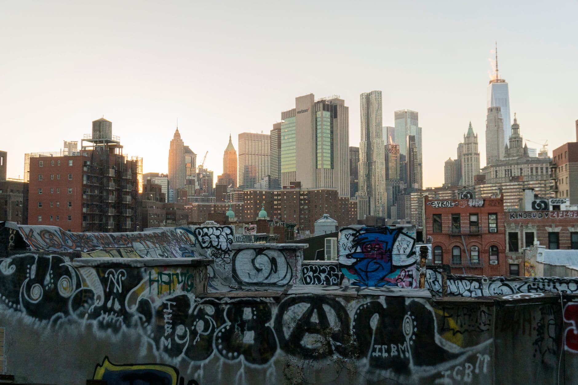 https://cdn.holicay.com/uploads/1782107001292-72b57ebd-8159-4e9f-9297-9fcaac1bd7db-new-york-city-2.jpg