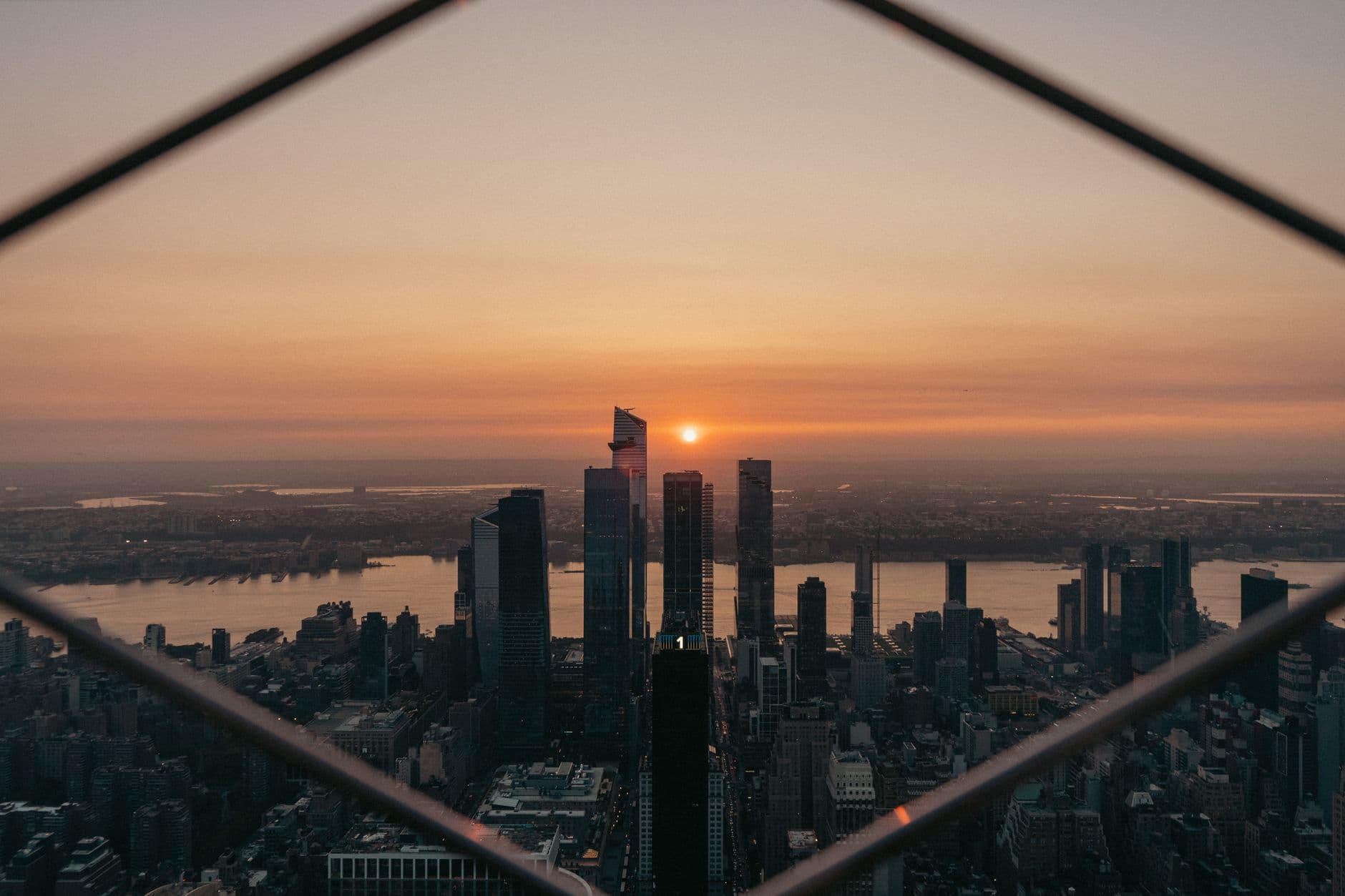 https://cdn.holicay.com/uploads/1782107047938-4024f772-ae18-4403-ada0-abbc34b232d1-new-york-city-3.jpg