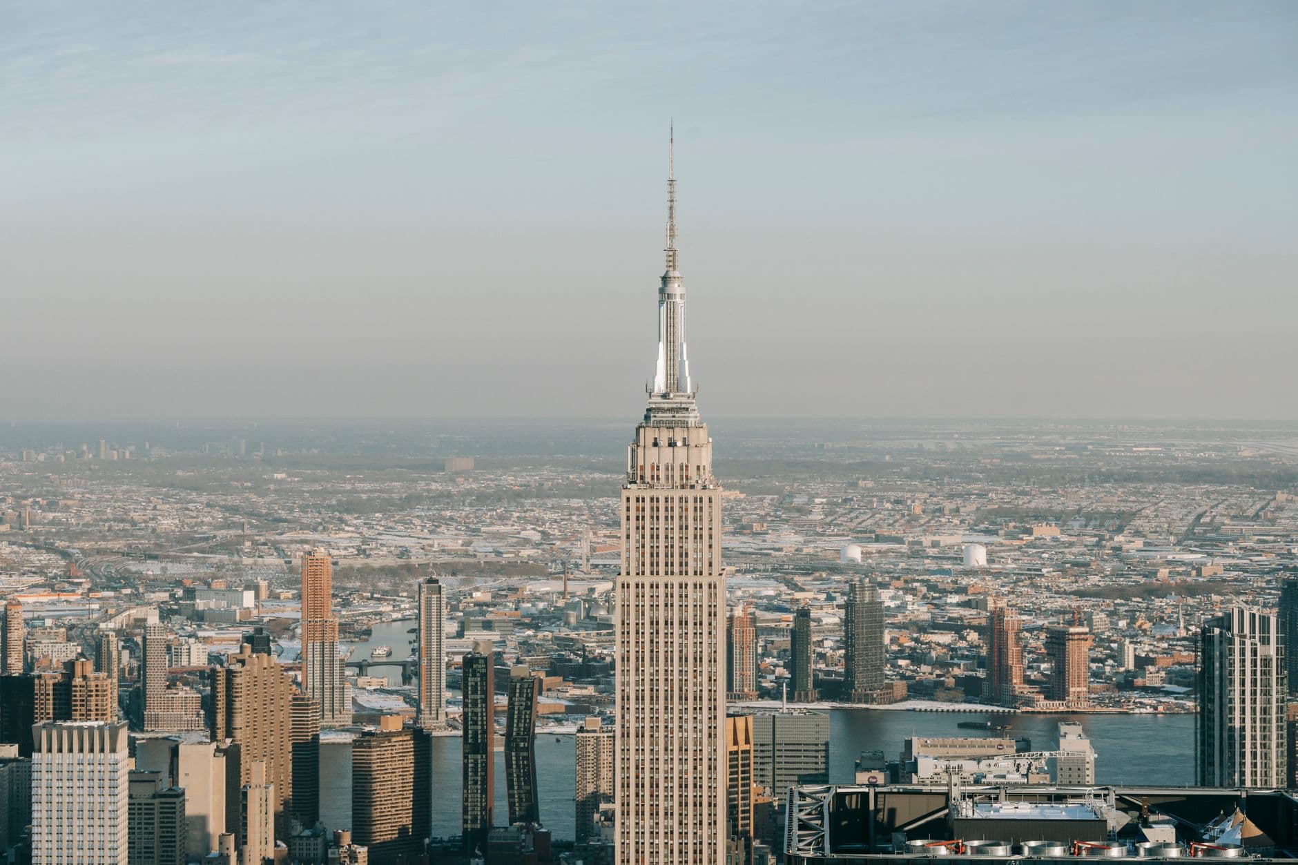https://cdn.holicay.com/uploads/1782107510947-de601e39-e2f6-47a6-a3ad-a4b7c4362078-new-york-city-3.jpg