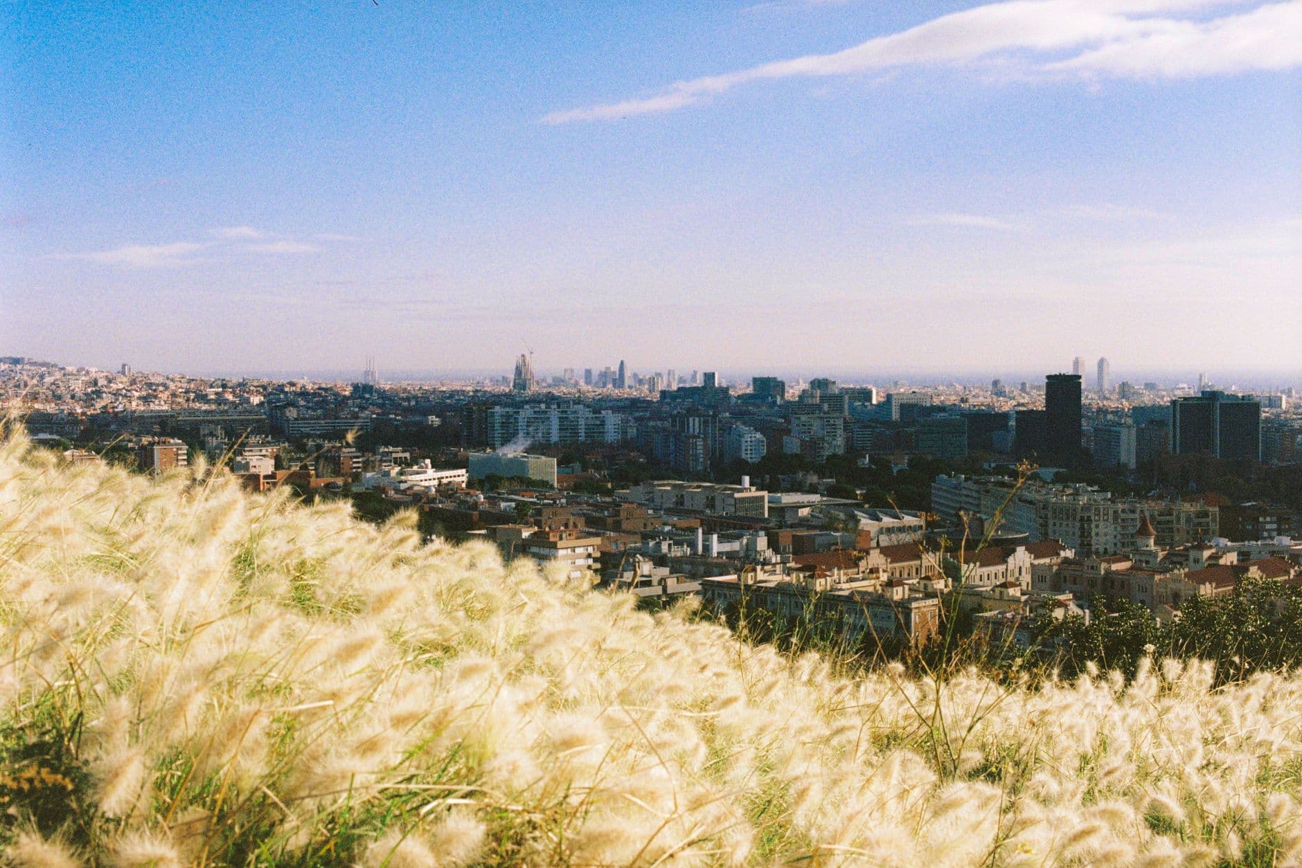 https://cdn.holicay.com/uploads/1782224848481-762c58d2-05dd-453e-bd92-1d6d18b8891d-barcelona-2.jpg