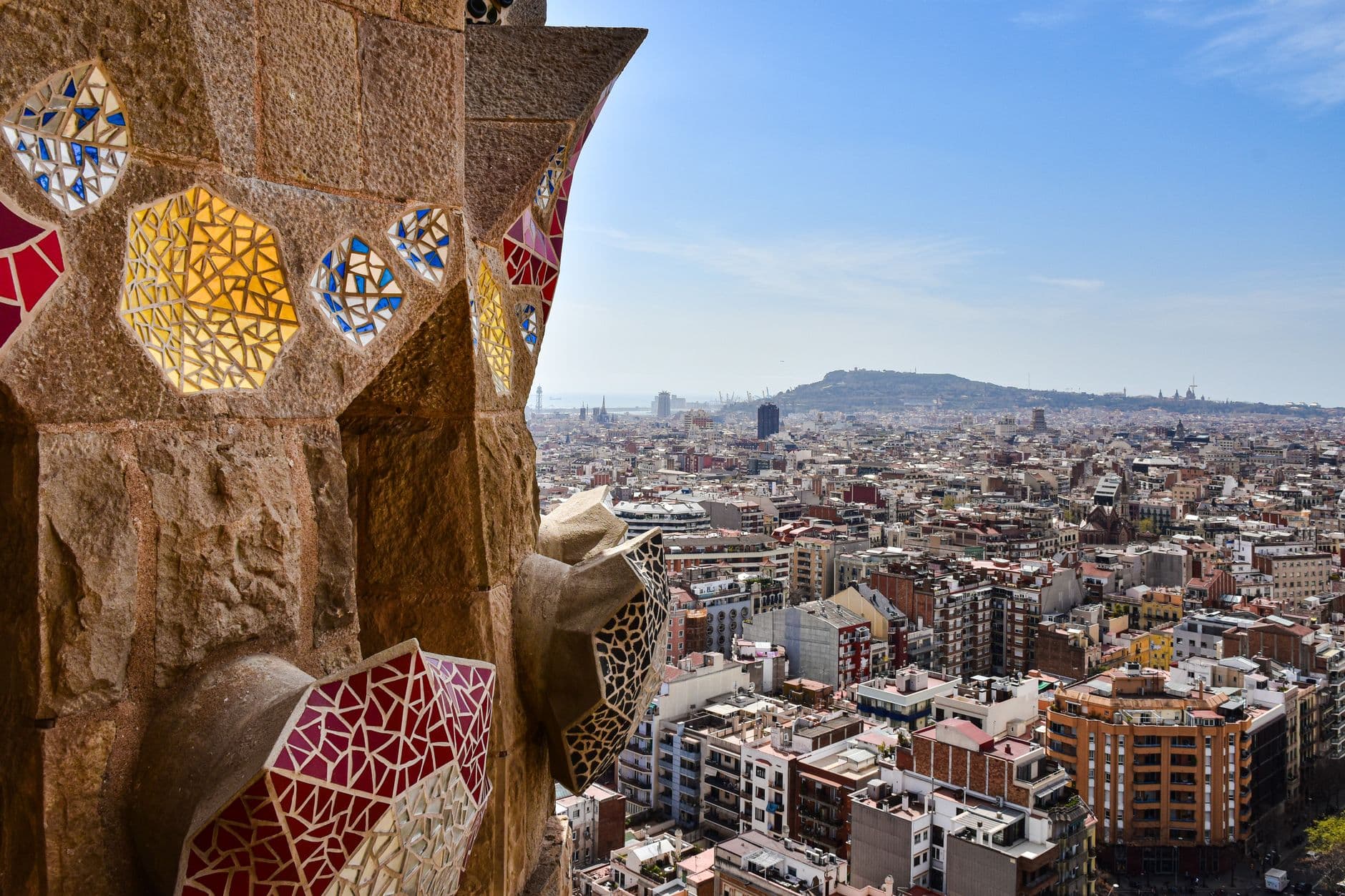 https://cdn.holicay.com/uploads/1782224920056-17a0ab67-45d8-46d2-a022-32cad2846b2d-barcelona-3.jpg