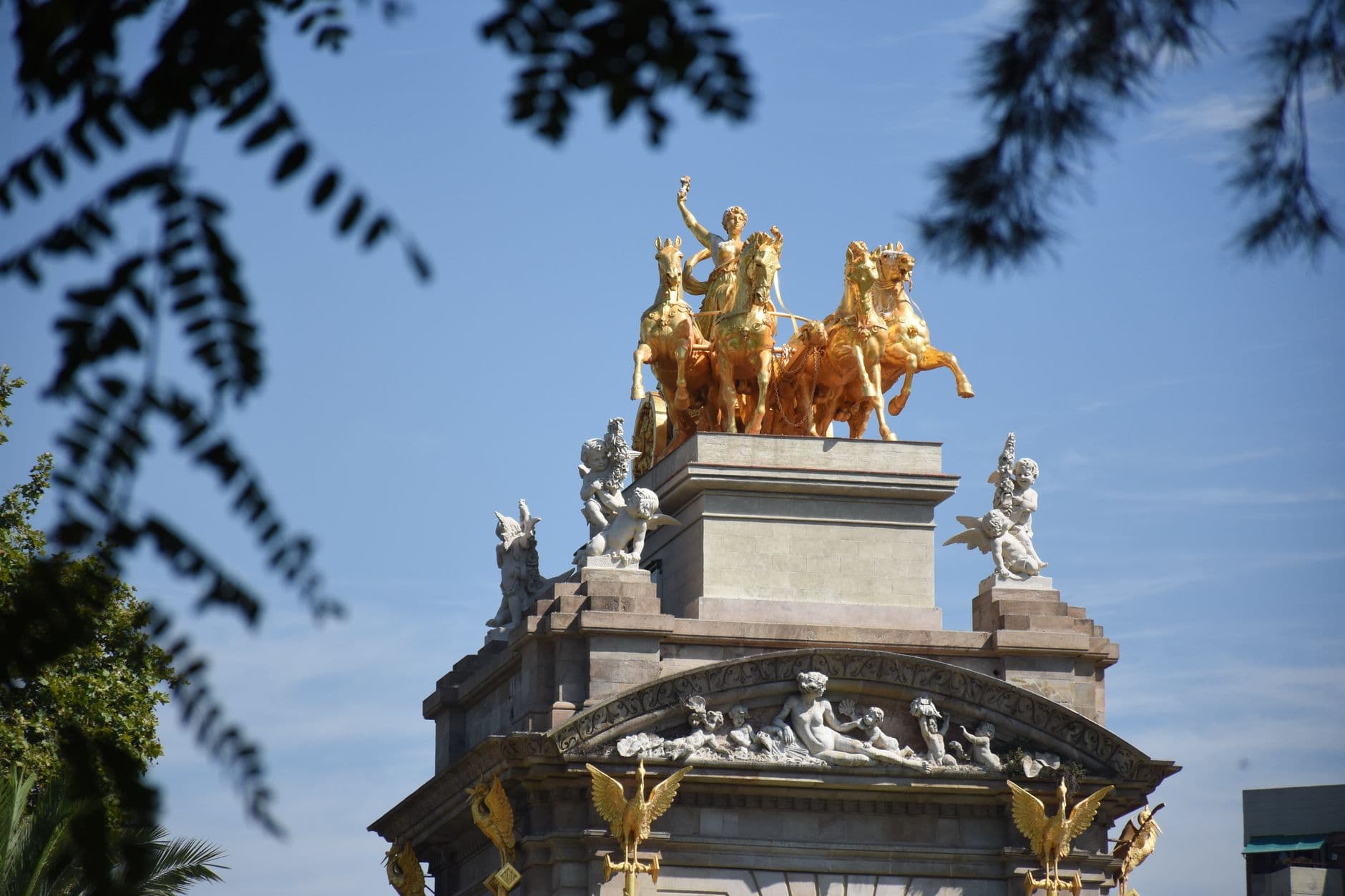 https://cdn.holicay.com/uploads/1782225060289-762ddd17-6a48-4cf0-87e0-2d6df2d0a96f-barcelona-3.jpg
