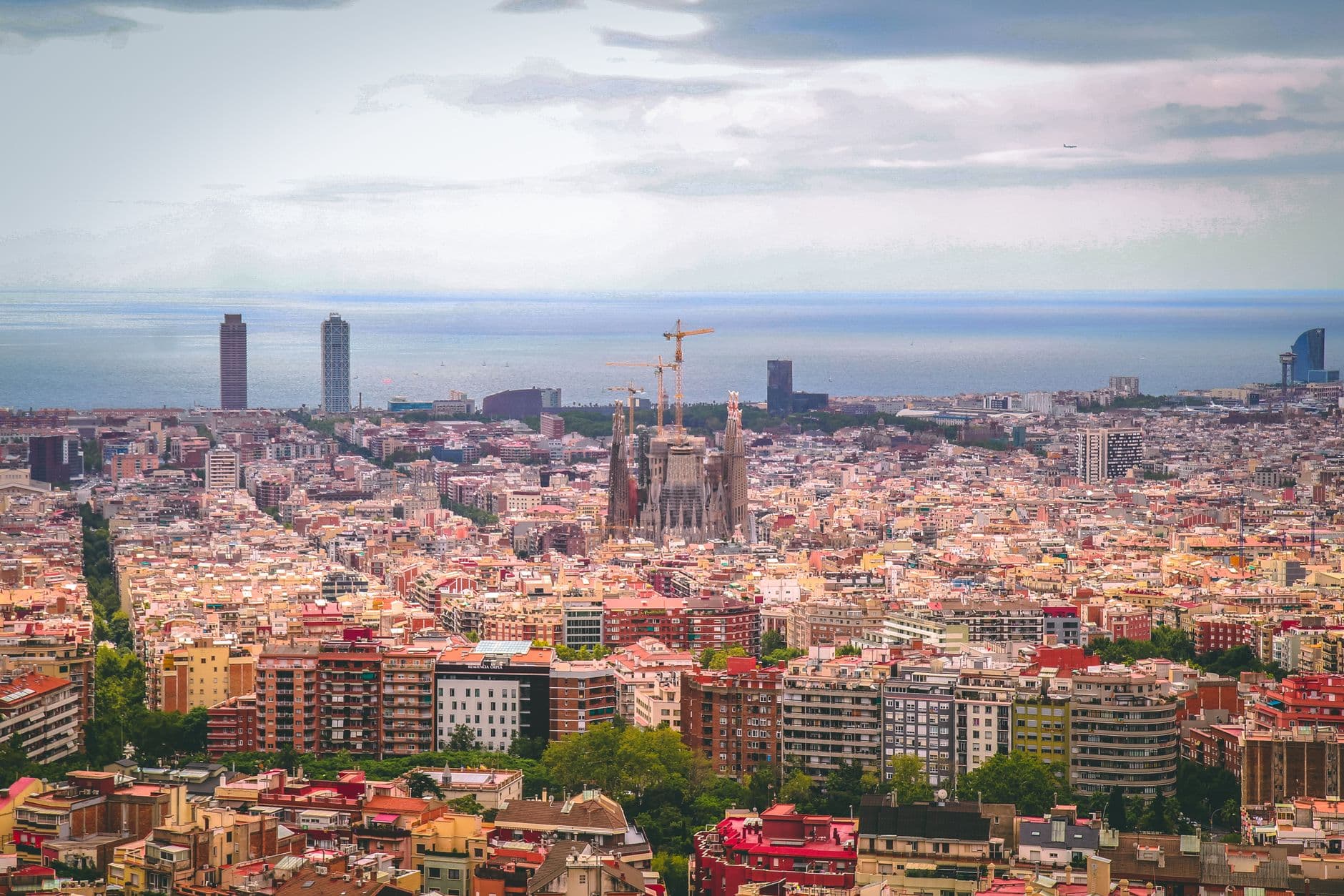 https://cdn.holicay.com/uploads/1782225227366-a0390979-a3bf-4f32-bdb0-1e61f7d11c6c-barcelona-1.jpg