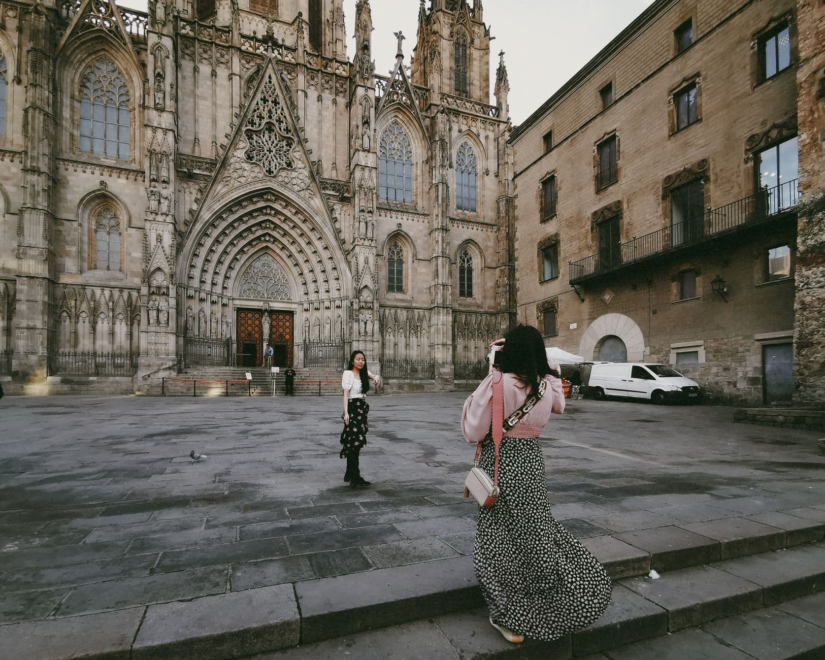 https://cdn.holicay.com/uploads/1782225336282-0330ef20-af72-4f08-9eb9-7e6a8bf8f642-barcelona-1.jpg