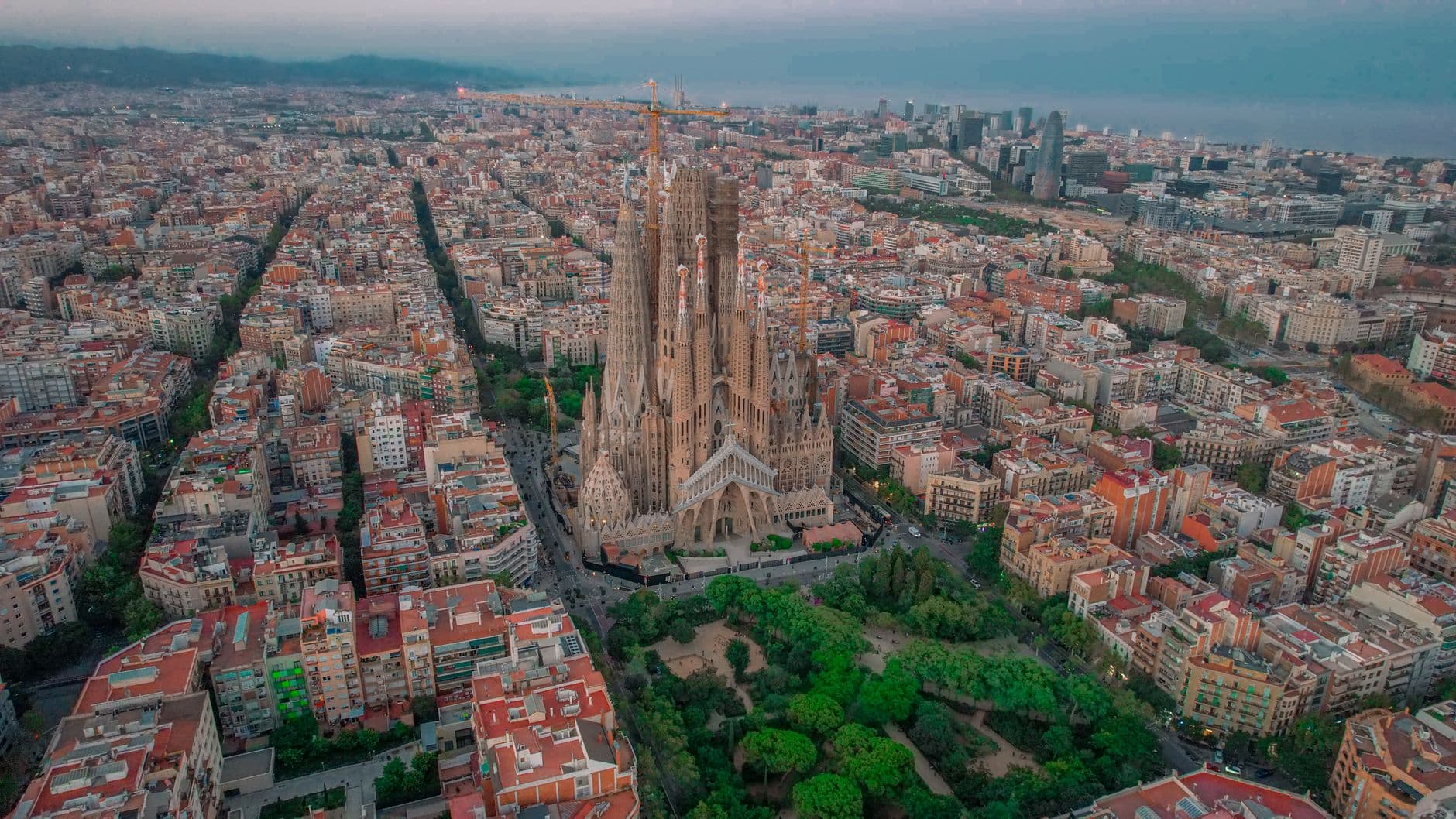 https://cdn.holicay.com/uploads/1782225336310-5b953ff7-5278-4ddc-a43c-7ef1f9c2058c-barcelona-3.jpg