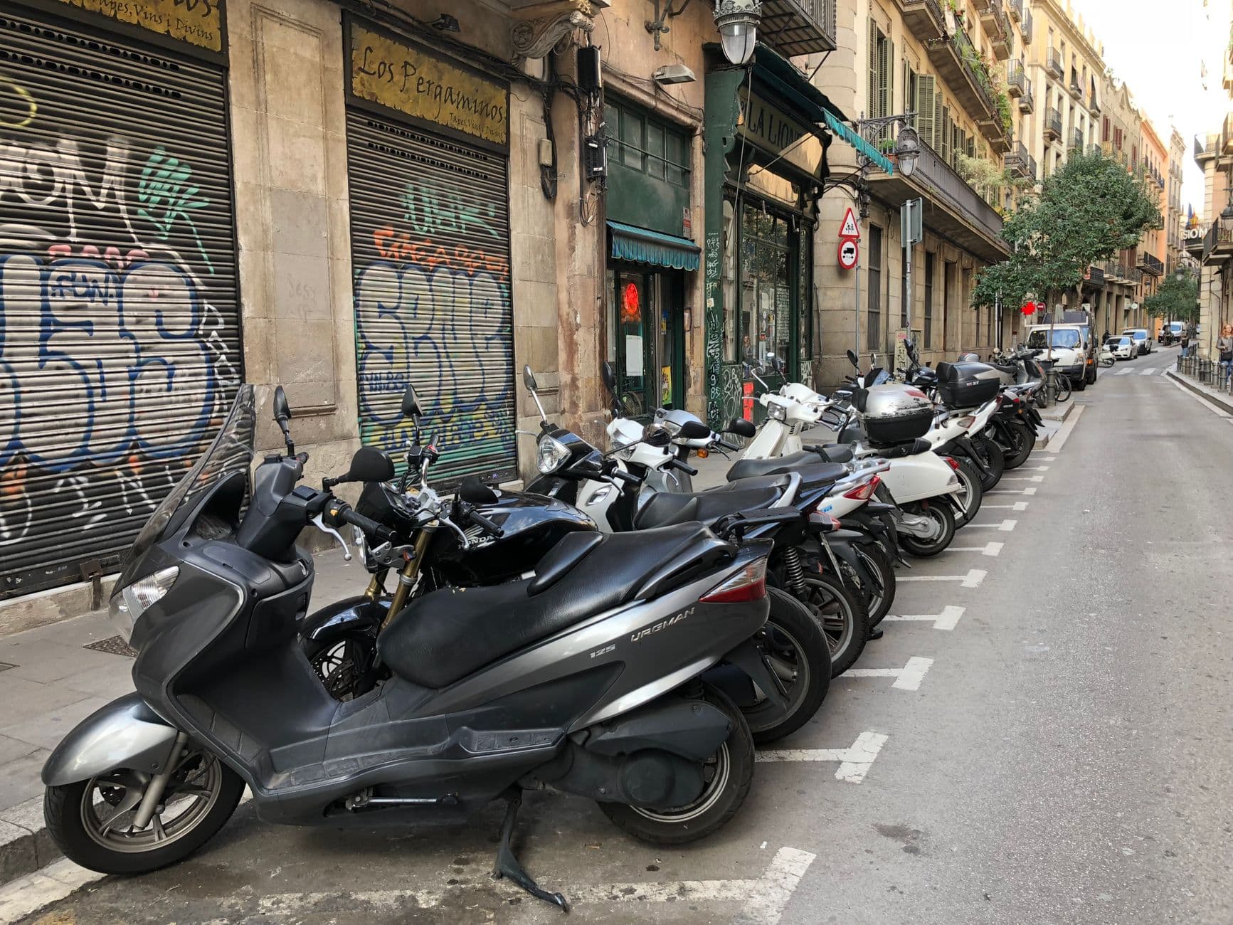 https://cdn.holicay.com/uploads/1782225711913-1028ceff-69dd-4d46-8d26-da522d7b1cf4-barcelona-1.jpg